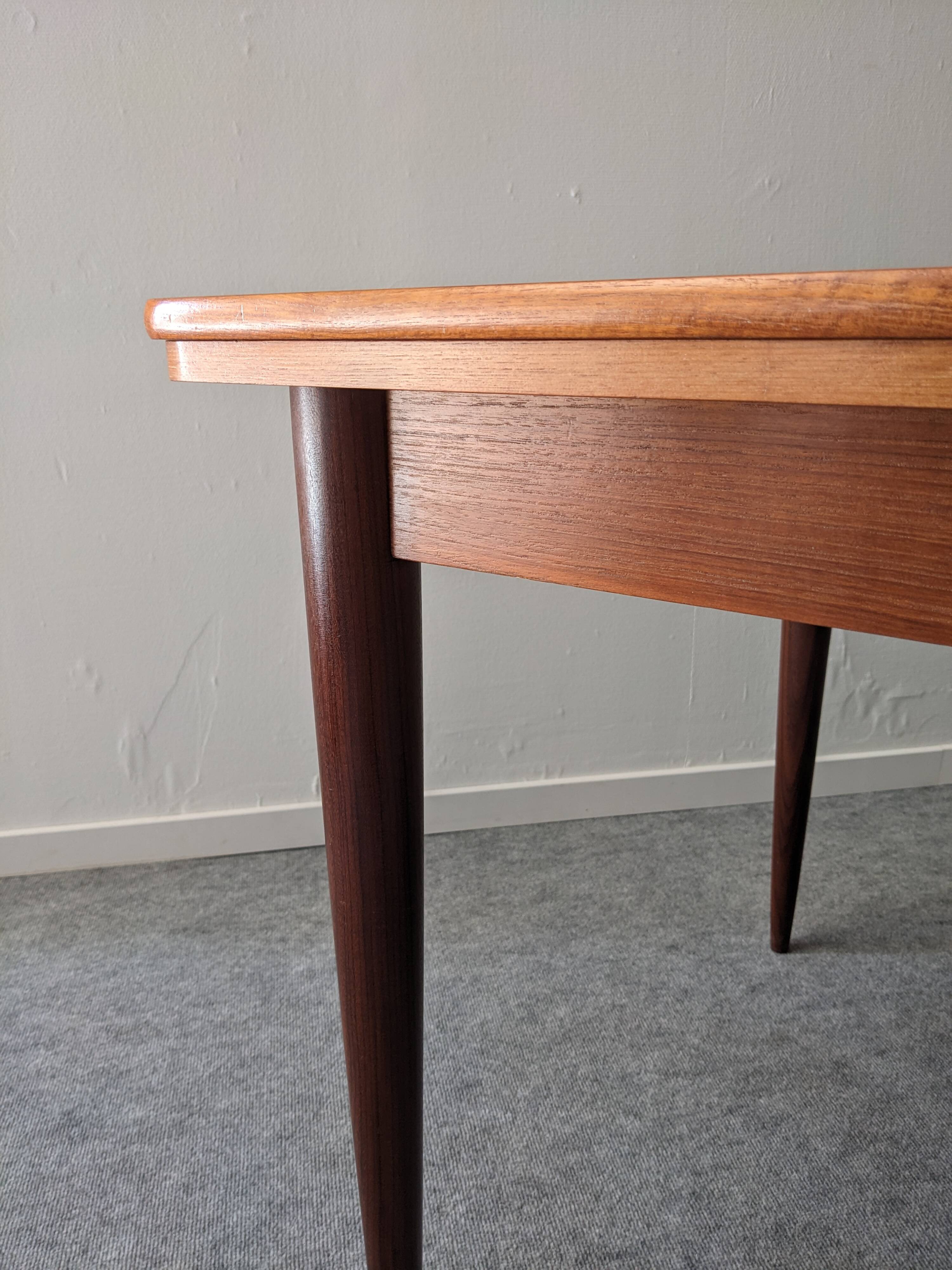 Scandinavian extendable teak dining table from the 50s/60s