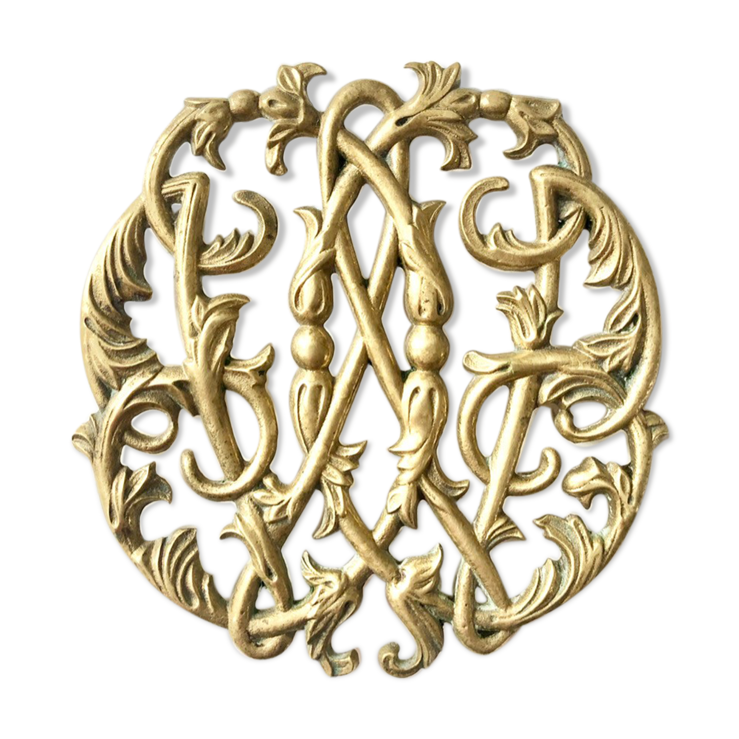 Underside of old solid brass dish, american manufacture Virginia Metalcrafters