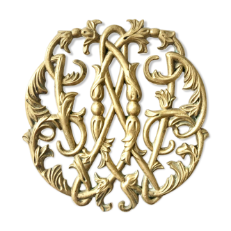 Underside of old solid brass dish, american manufacture Virginia Metalcrafters