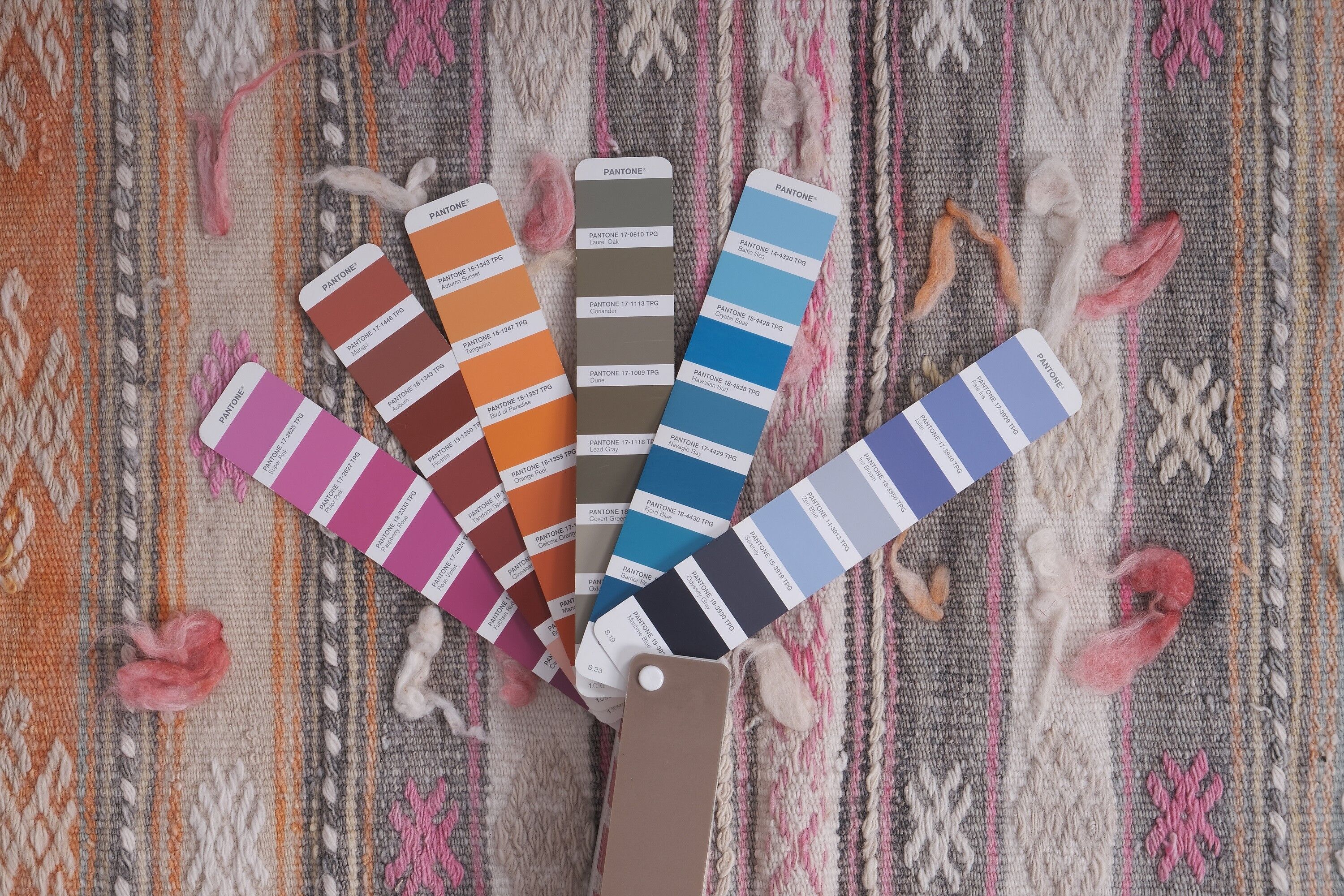 Vintage Turkish rug from Oushak, hand-woven 54x703 cm