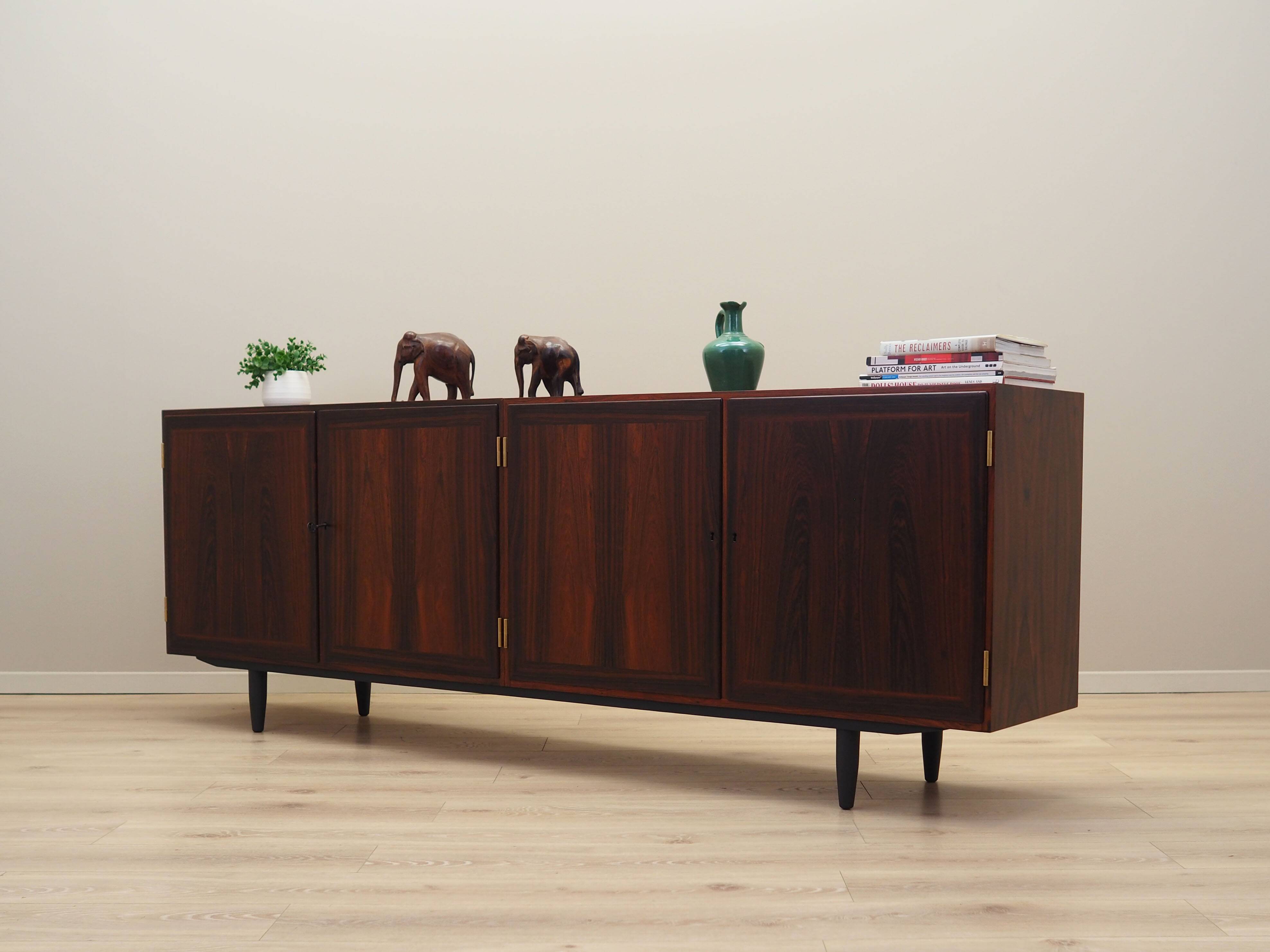 Enfilade en palissandre, design danois, années 1970, designer : Carlo Jensen, production : Hundevad
