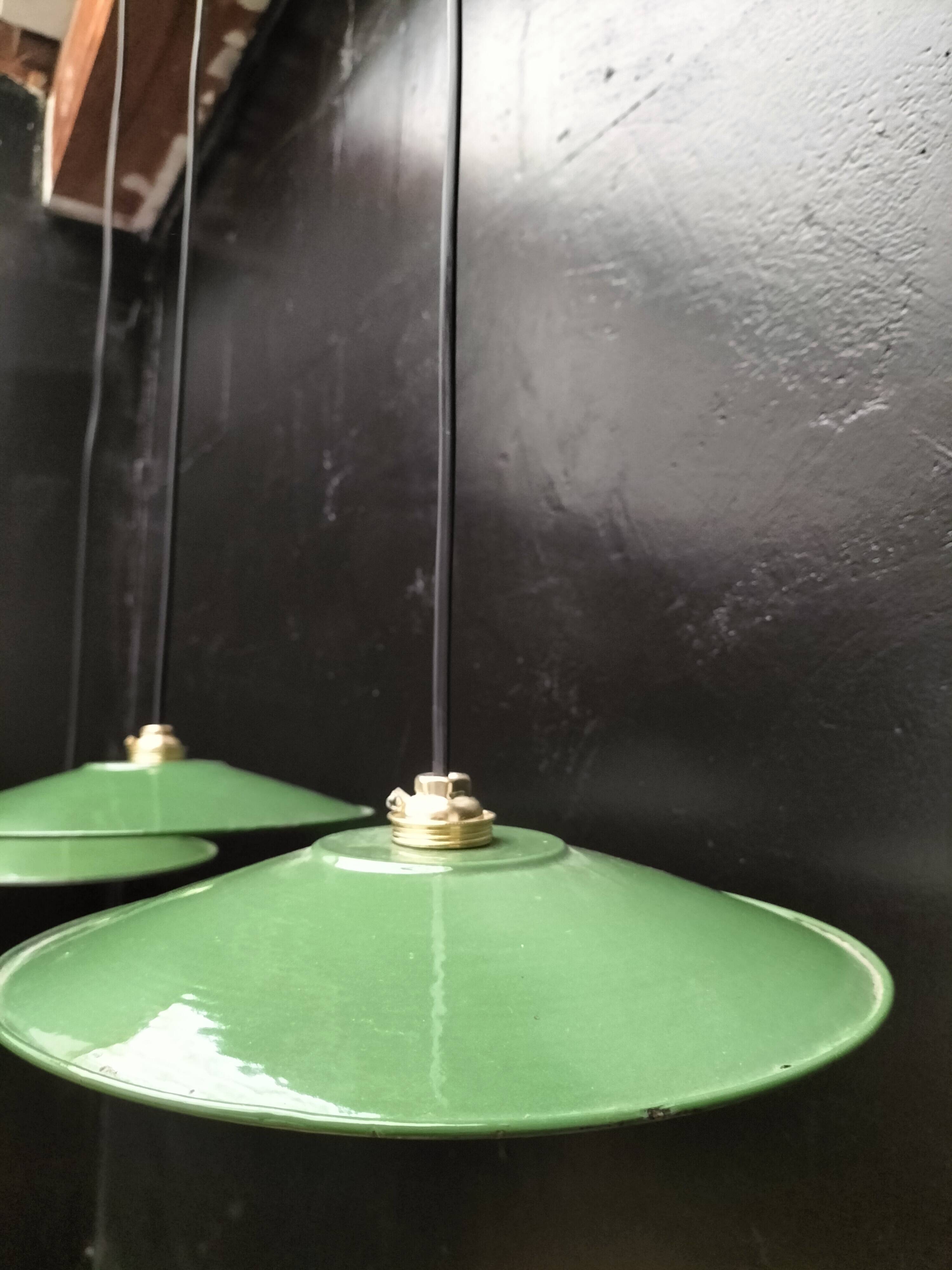 Enamelled sheet metal suspensions