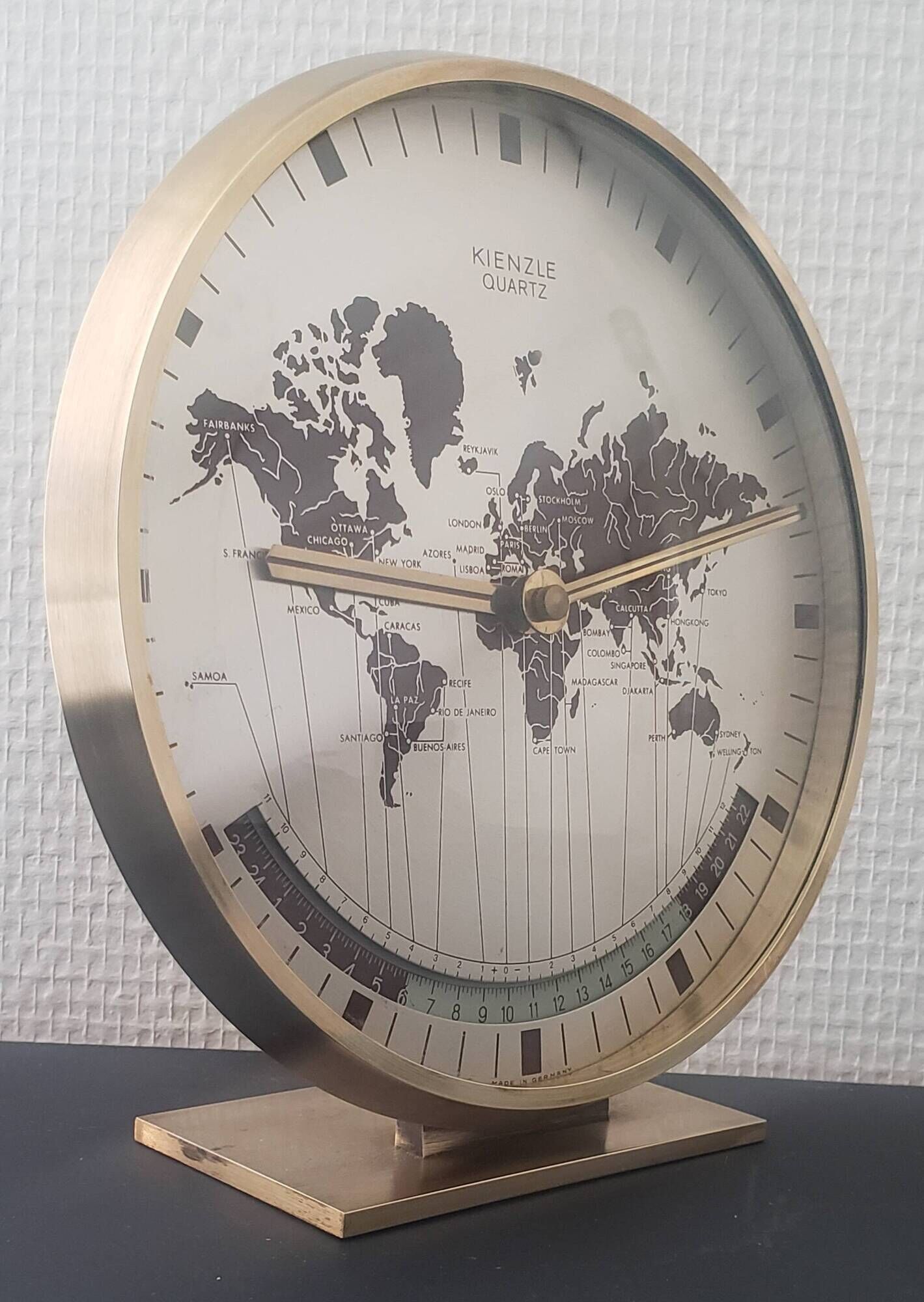 Large kienzle world timer quartz clock in golden brass 18x19cm good condition