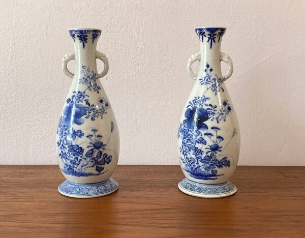 Ancienne paire de vases en porcelaine du Japon blanc bleu - bel état