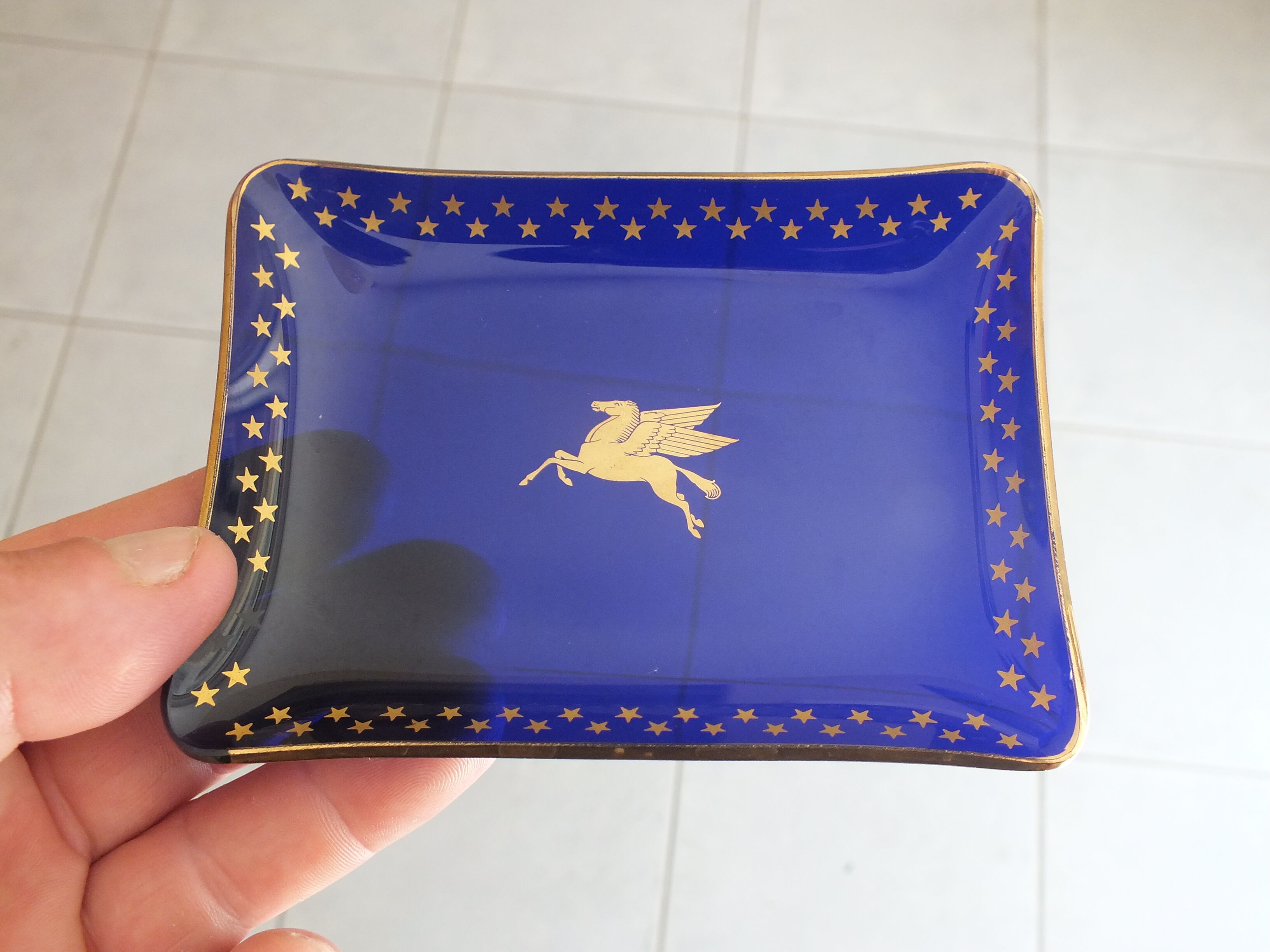Empty pocket cup Pegasus in blue and gold crystal - advertising Mobil