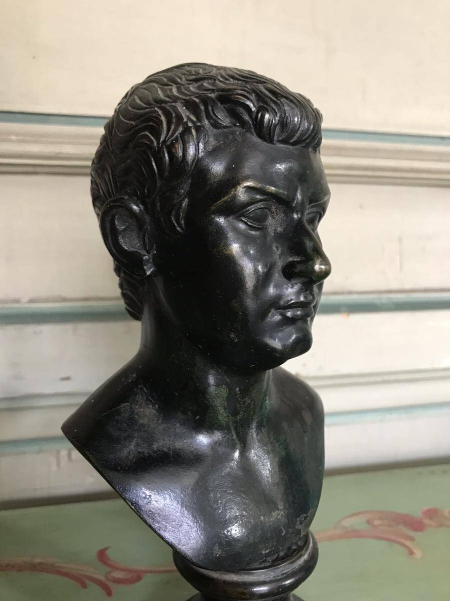 Buste masculin en bronze dans le goût de l’antique