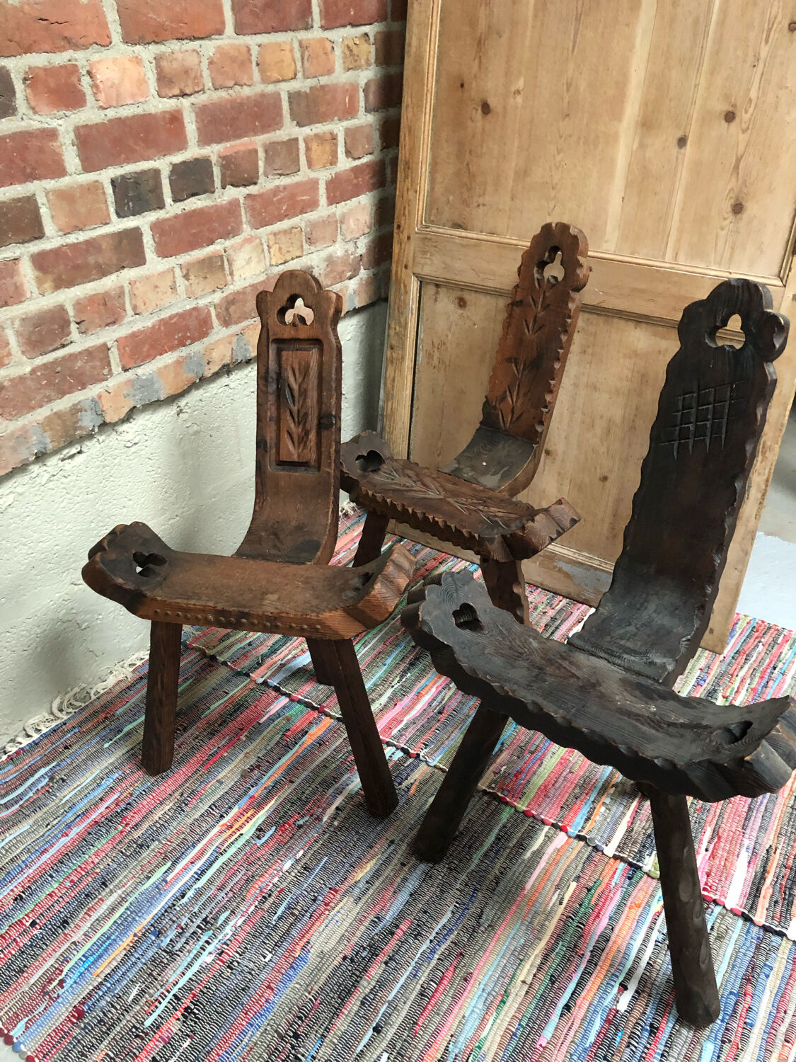Brutalized tripod chairs