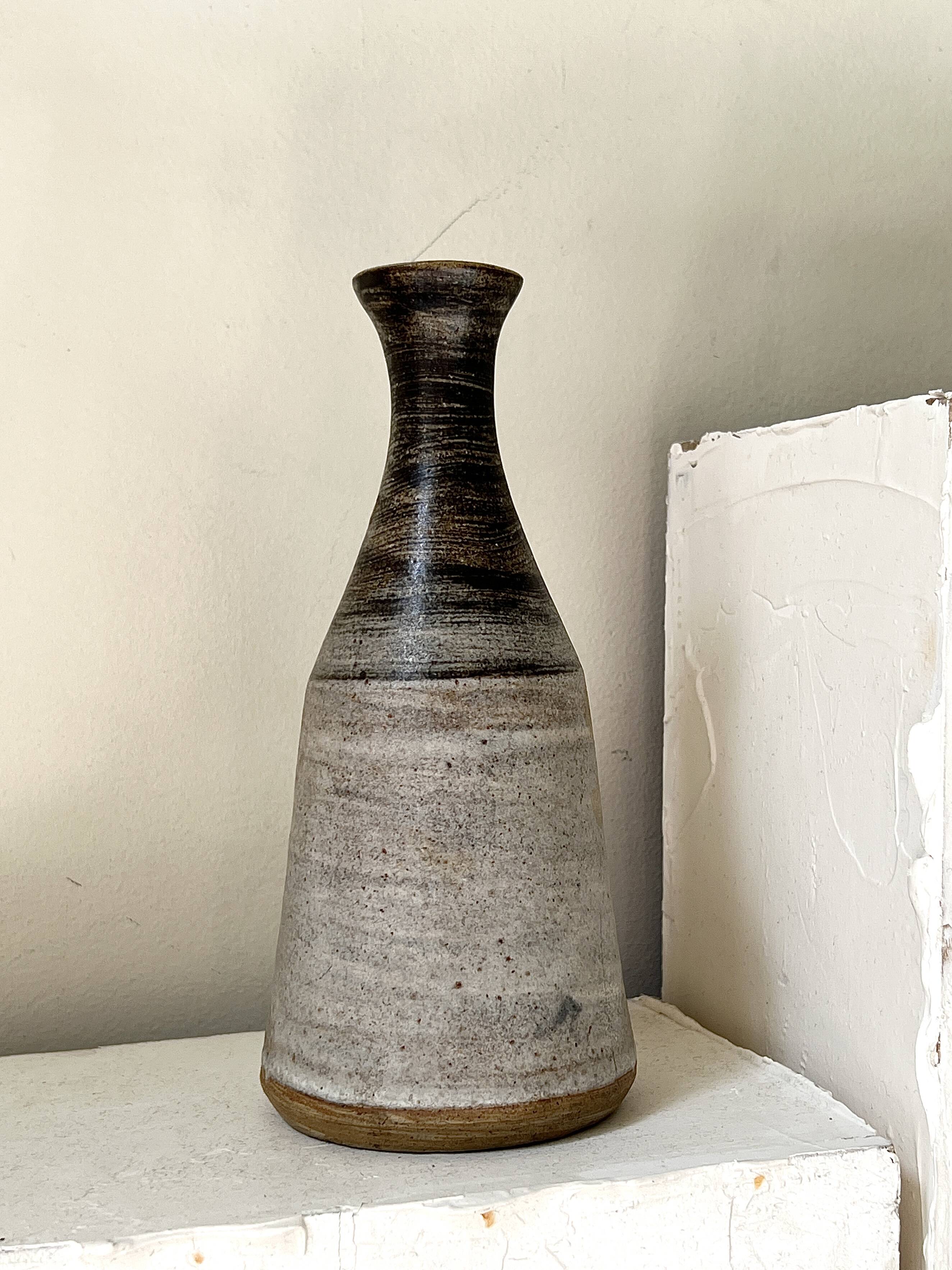 Matte glazed stoneware vase, signed, La Borne or Puisaye around 1970.