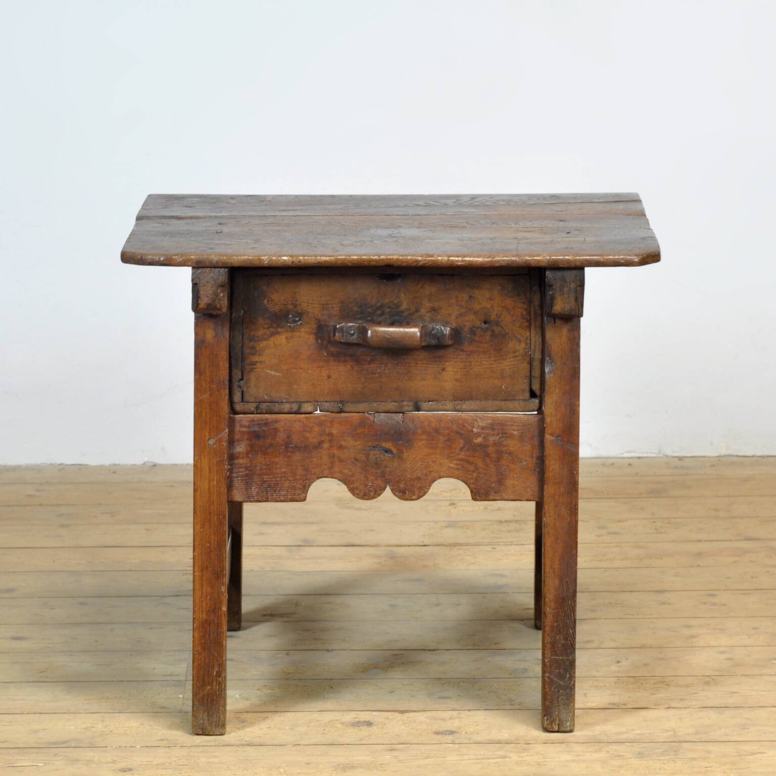 Table espagnole, XVIIIe siècle
