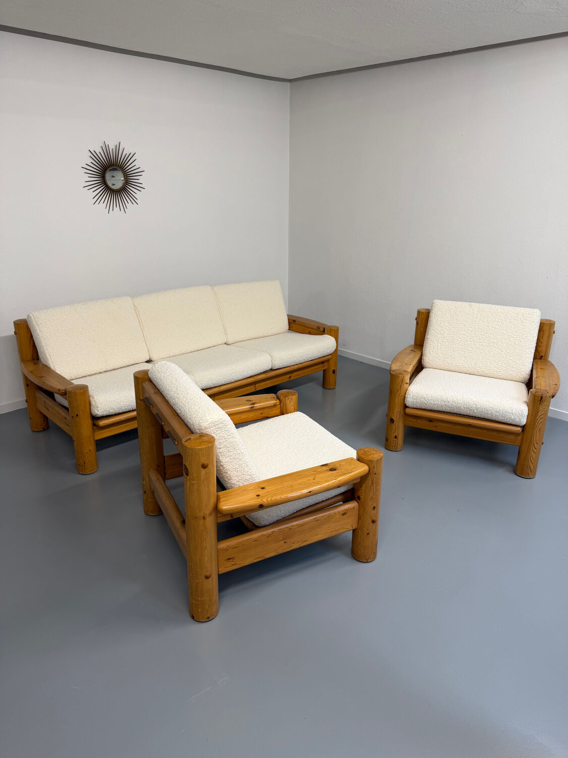 Canapé en pin massif et bouclette design scandinave des années 70