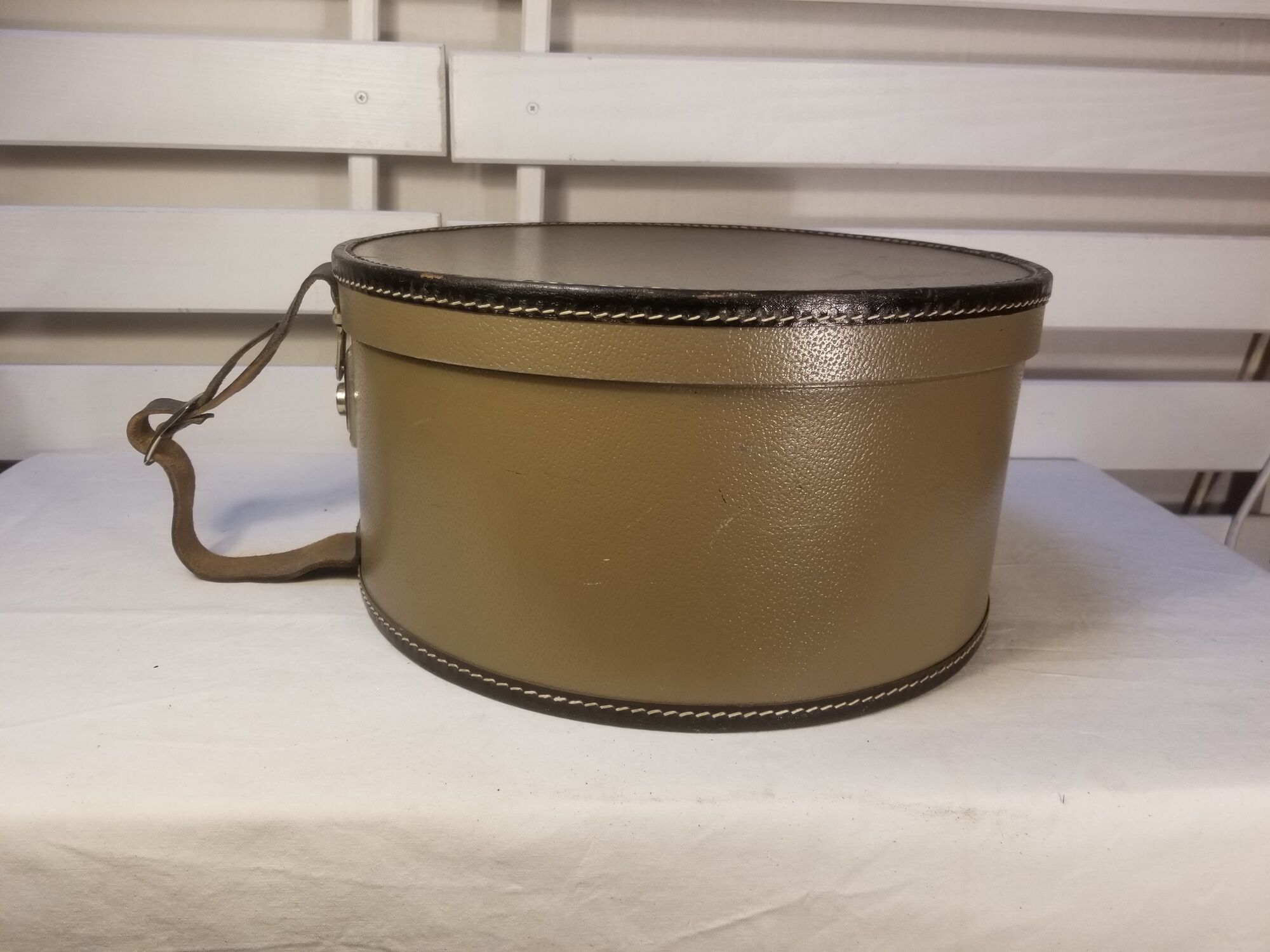 Vintage German Hat Box - Prima Hartplatte - Round and Green Khaki
