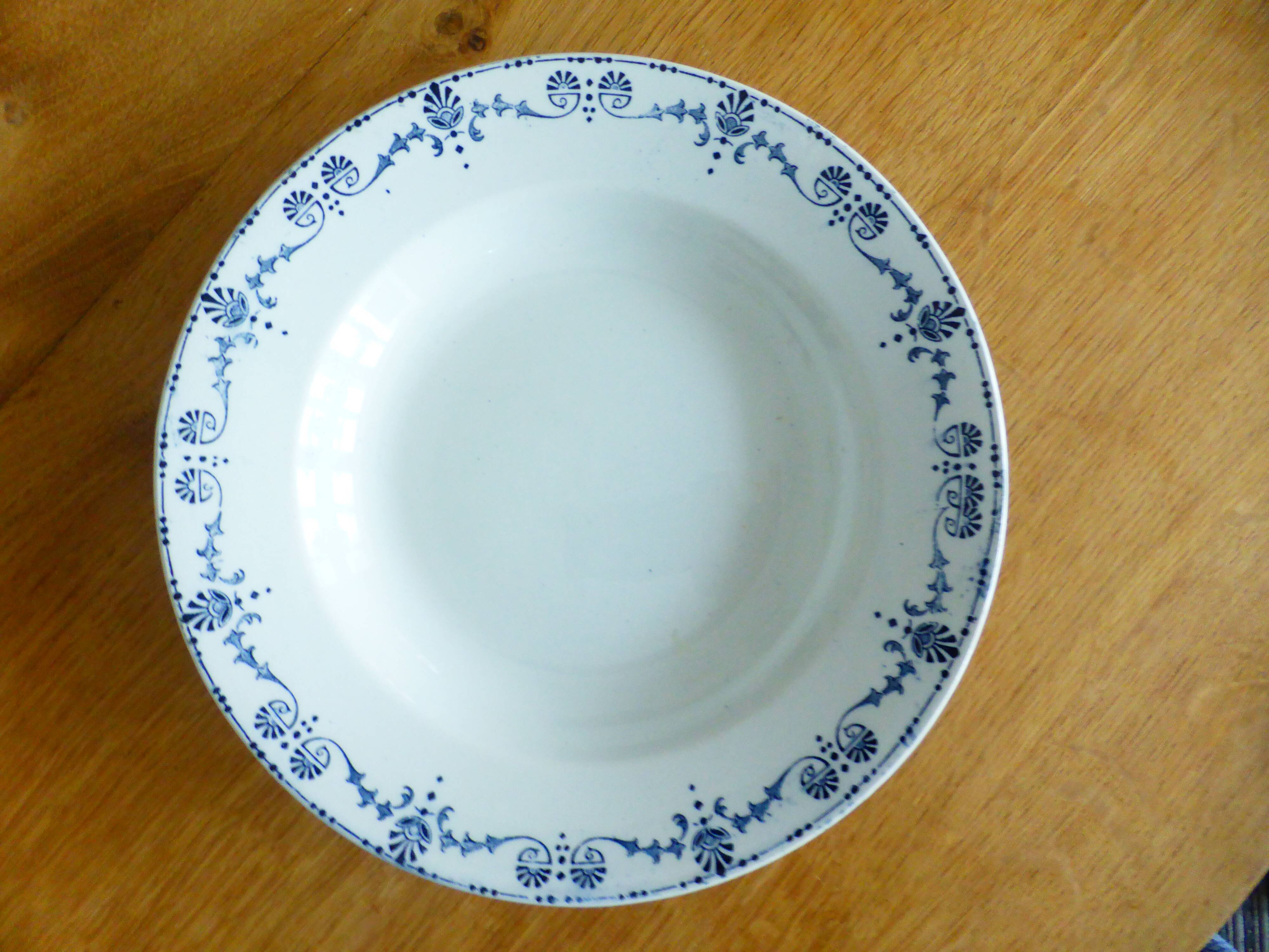 1 deep plate in ironstone from Gien, Etruscan model 221275