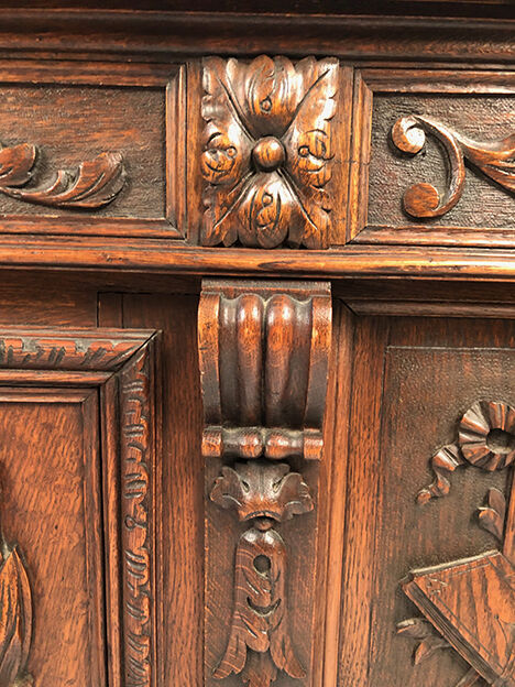 Bureau ministre en chêne richement sculpté, circa 1880