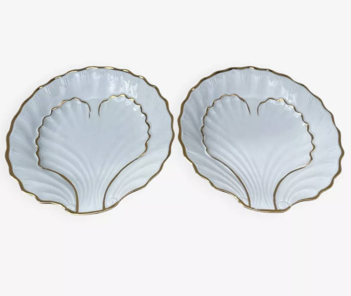 Pair of white and gold porcelain shell-shaped bowls