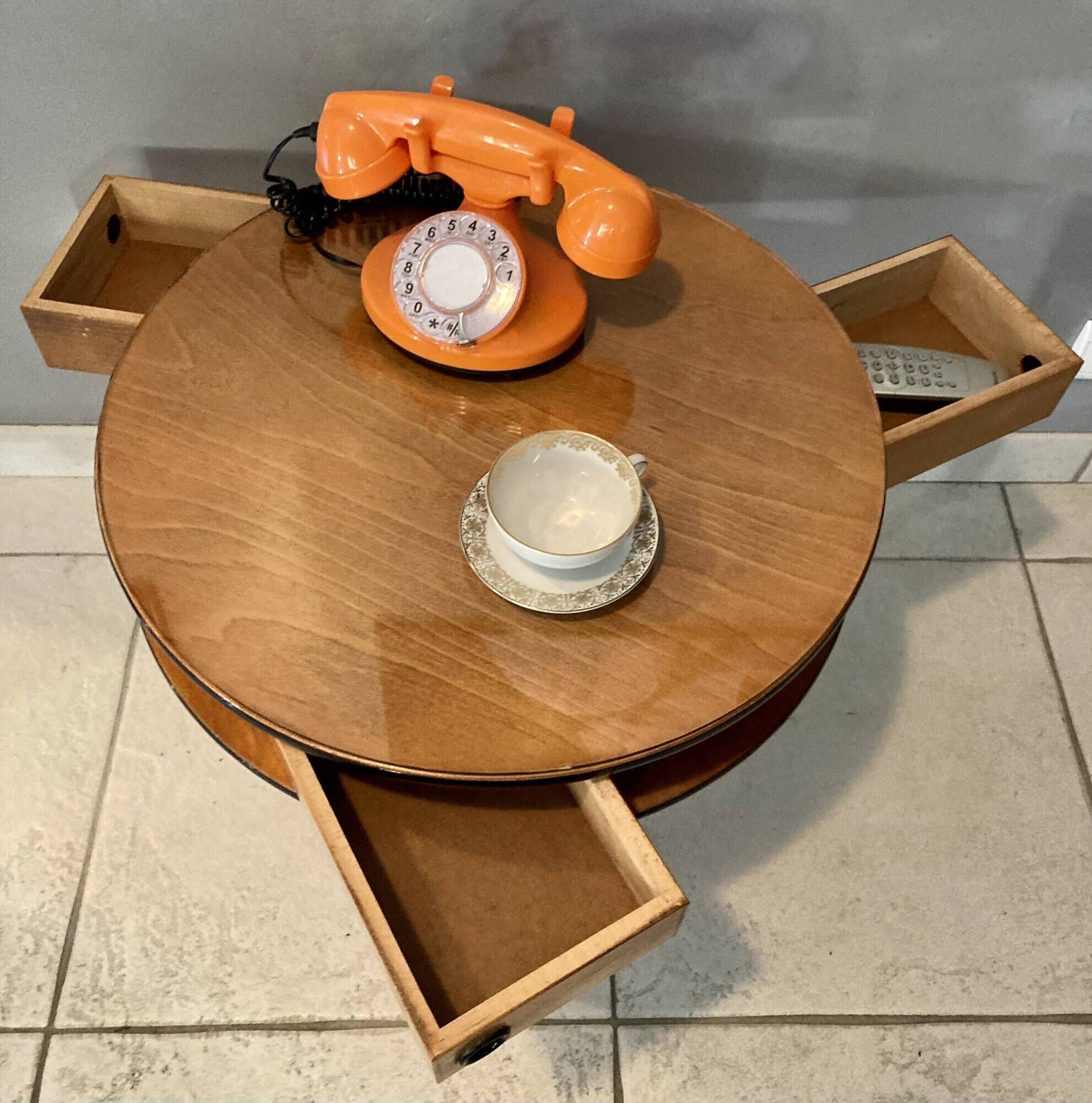 Travailleuse tripode, tiroirs et vitre en verre d'origine