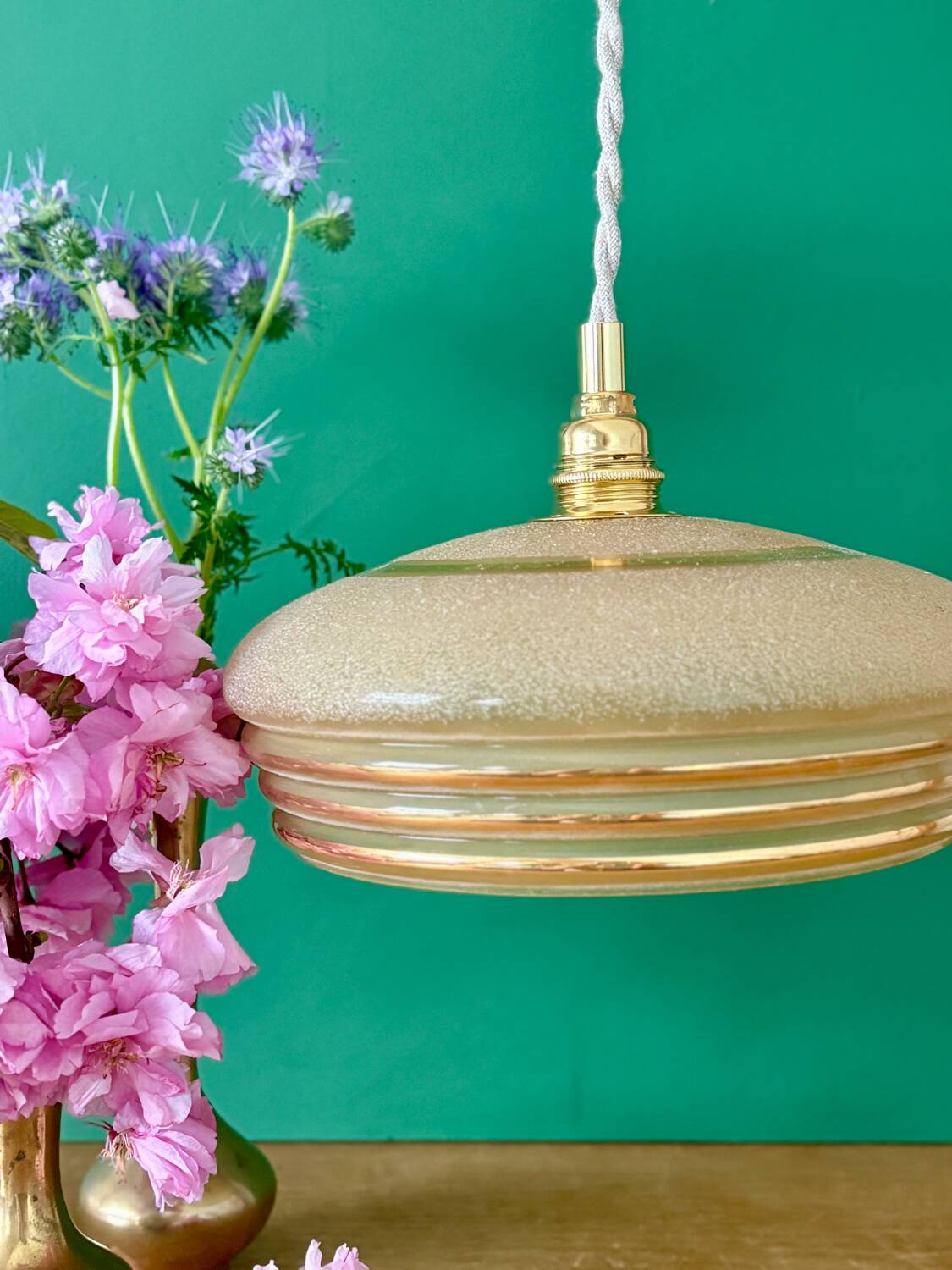 Suspension vintage lampshade in frosted yellow and gold glass