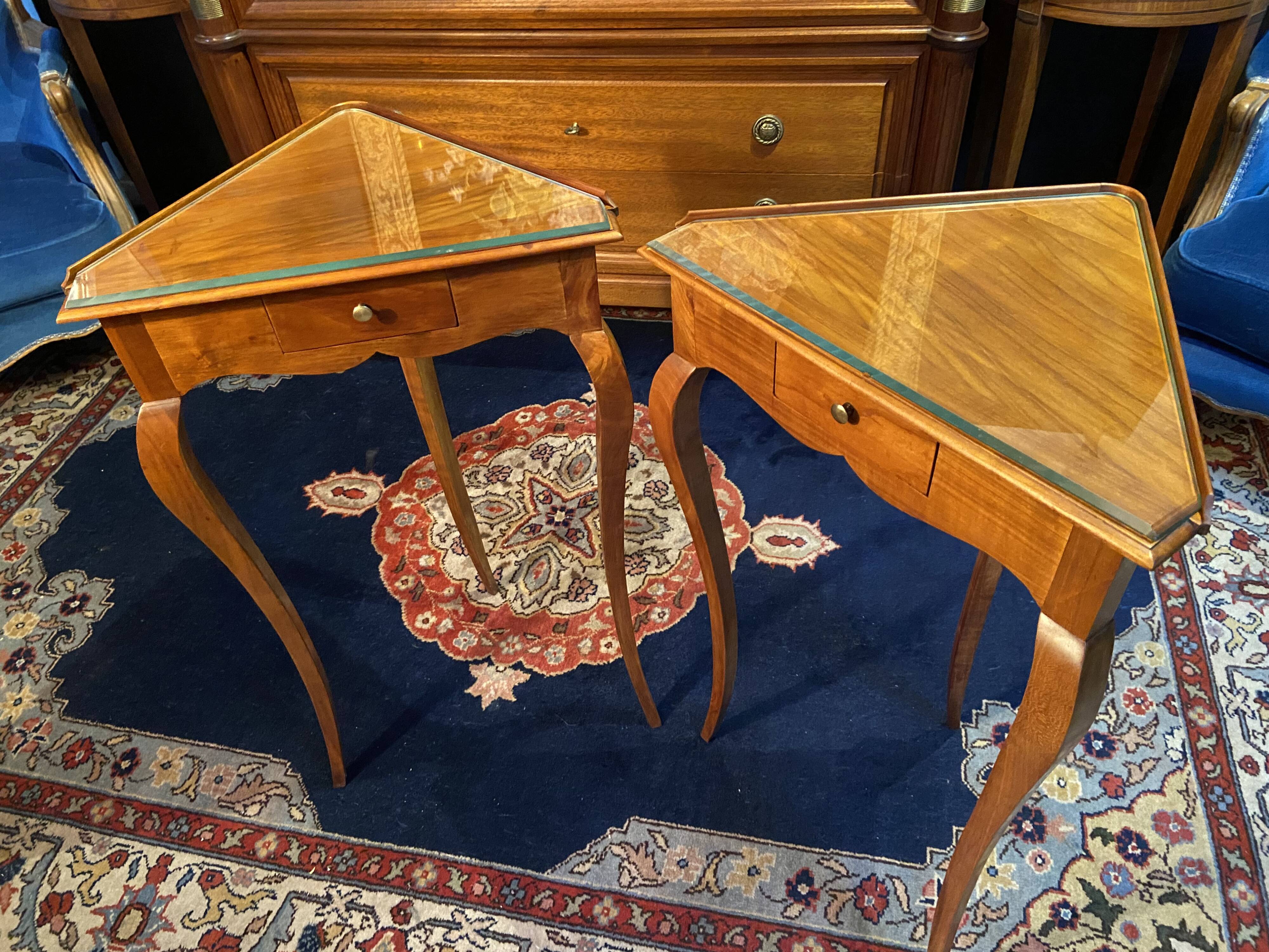 Pair of corner side tables in solid blond walnut Loui.