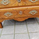 Small 18th century Parisian Louis XV walnut chest of drawers