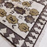 Handmade Moroccan Berber rug 134 x 90 cm
