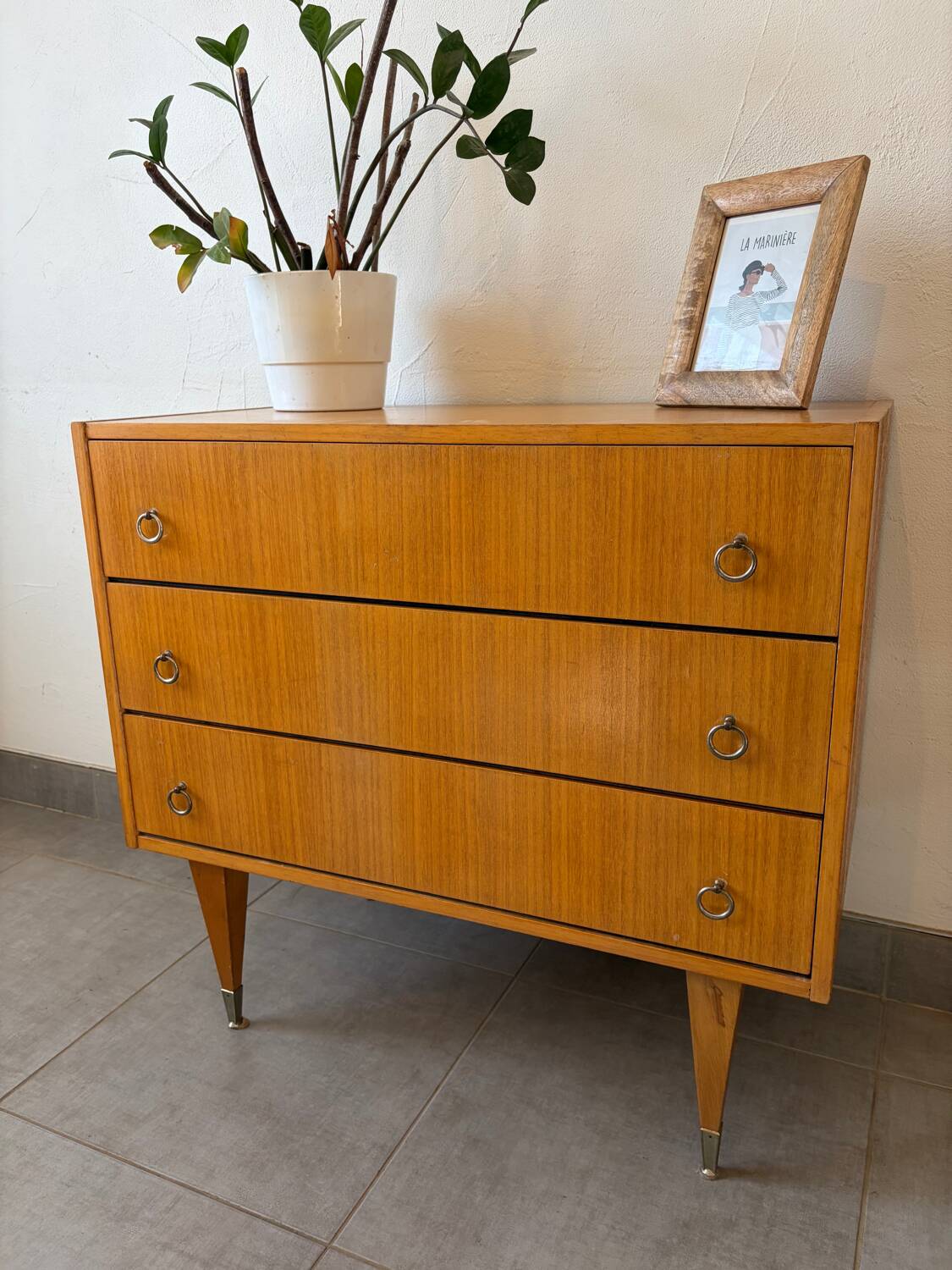 Lovely vintage chest of drawers from the 1960s.