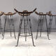 Ensemble de 6 tabourets de bar brutalistes, en fer forgé, années 1960.