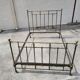 Lit en laiton dore 140 x 190 en couchage
