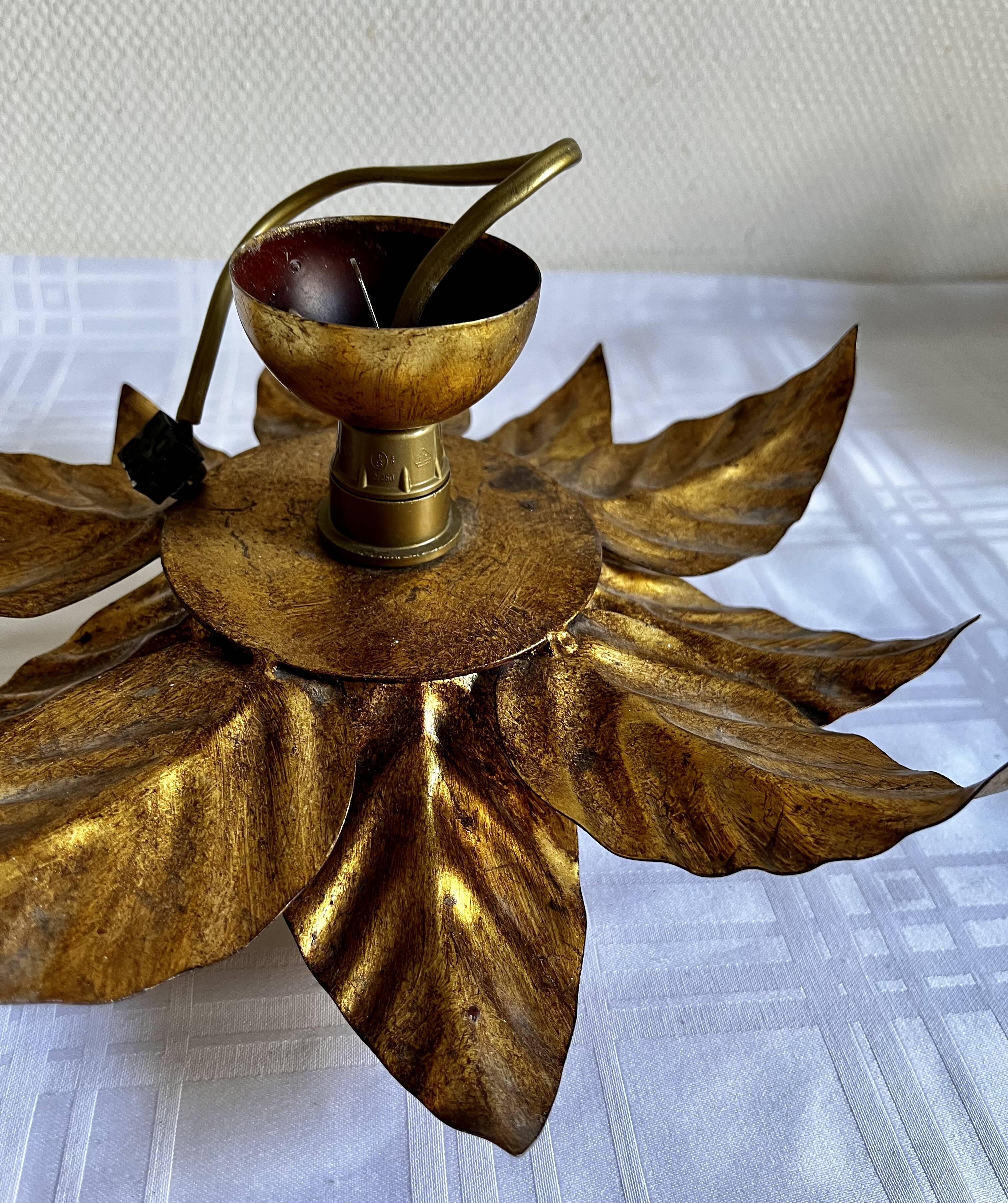 Trio appliques golden flowers