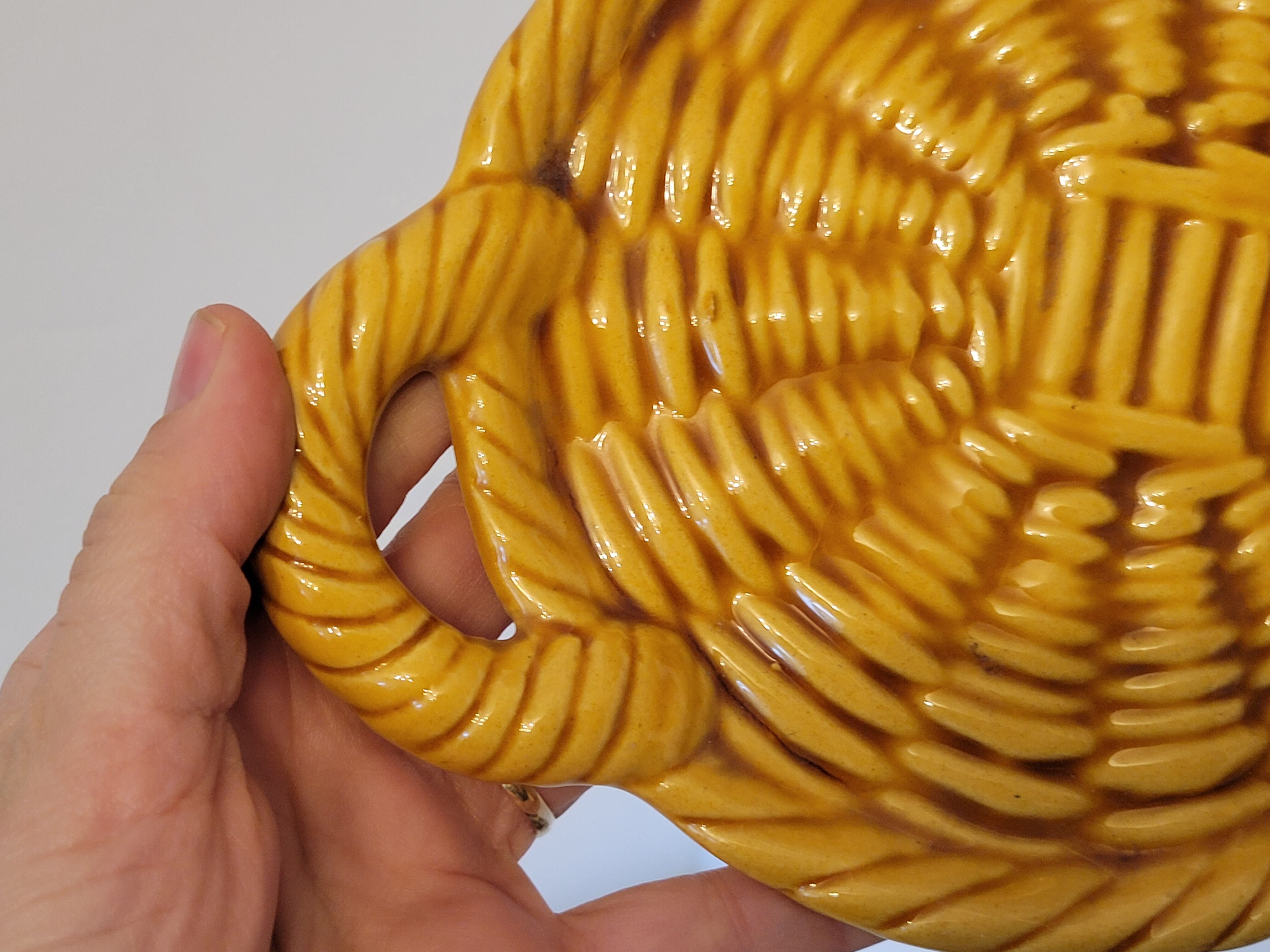 Servant cup or braided ceramic decoration bottle underwear