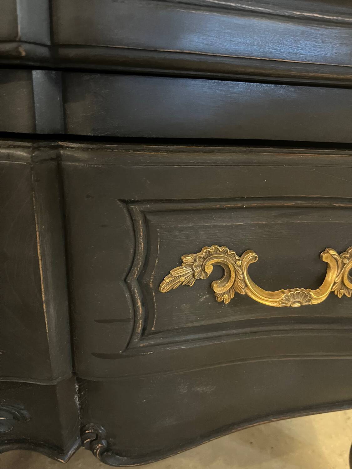 Black and wood chest of drawers