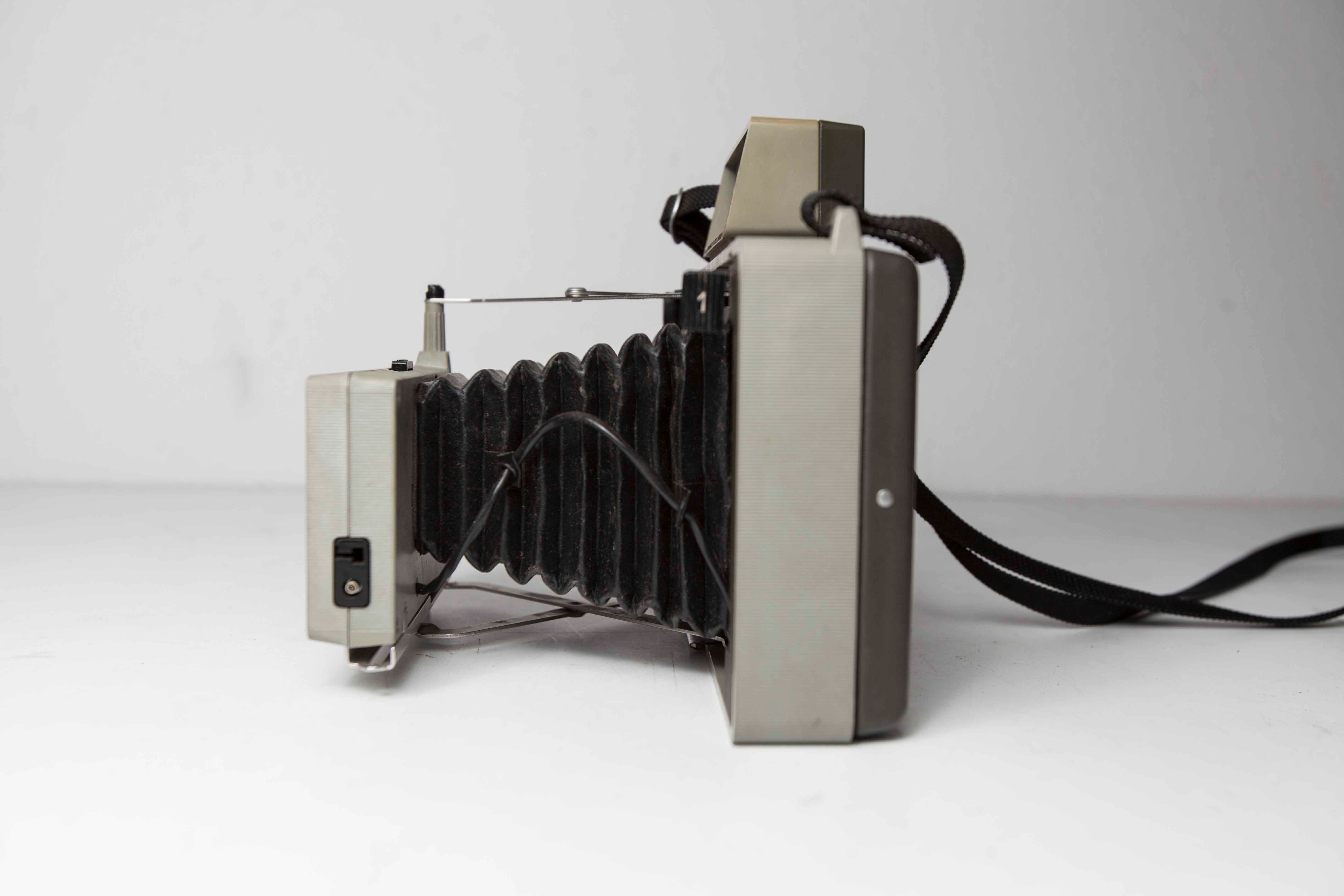 Camera polaroid automatic 330 land camera