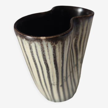 Ceramic vase