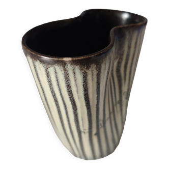 Ceramic vase