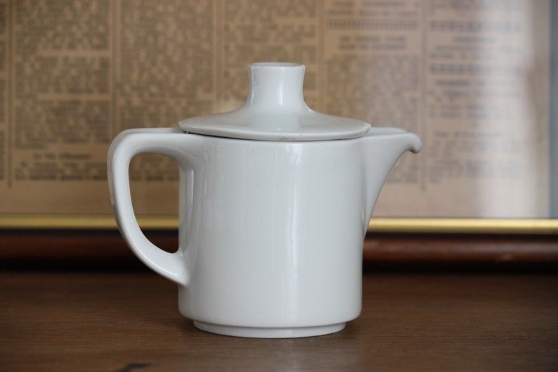 Porcelain milk pot