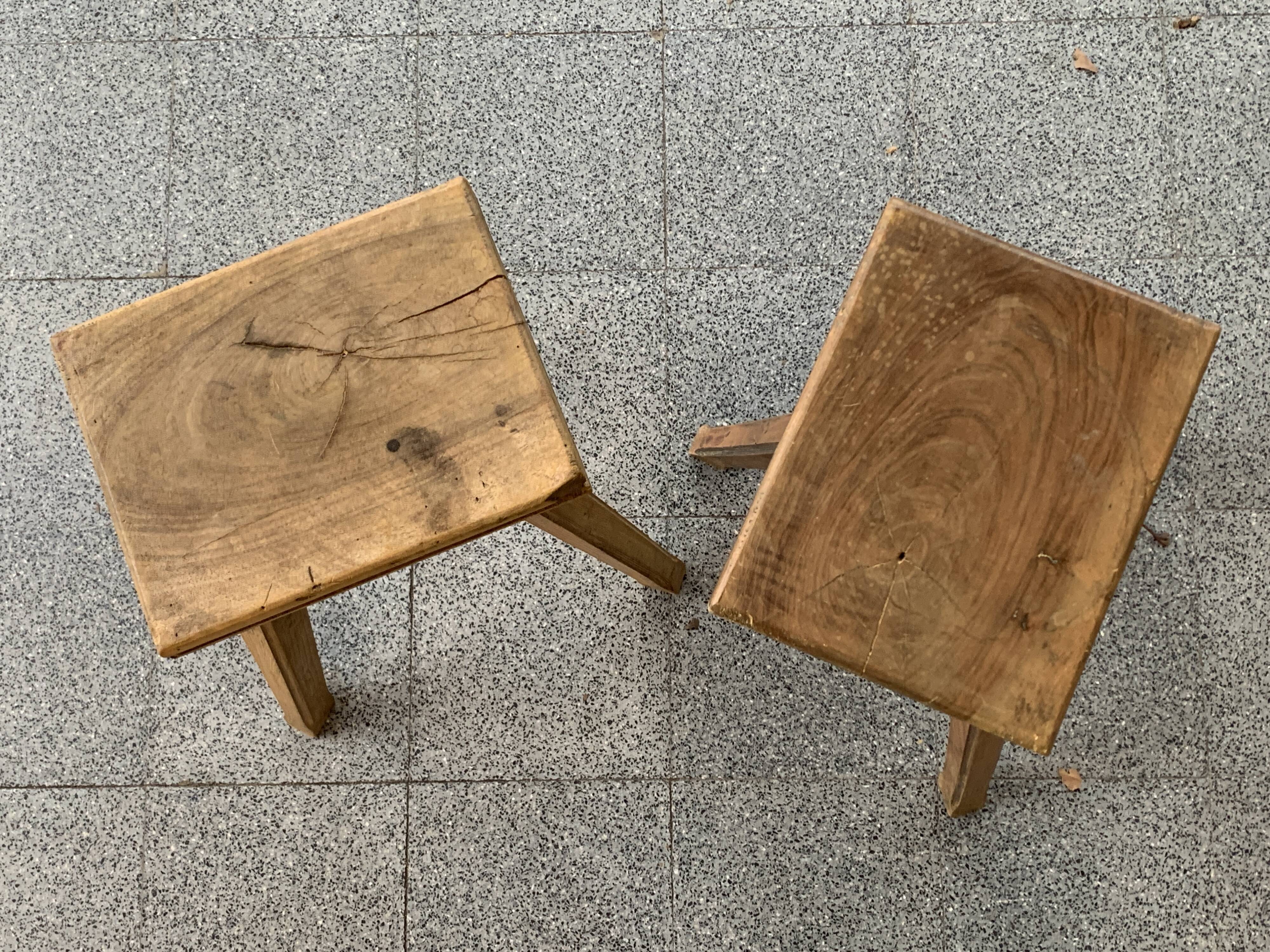 Pair of wooden stools rectangualaires, tripods and handicrafts