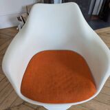 Pair of Tulip Knoll Saarinen armchairs
