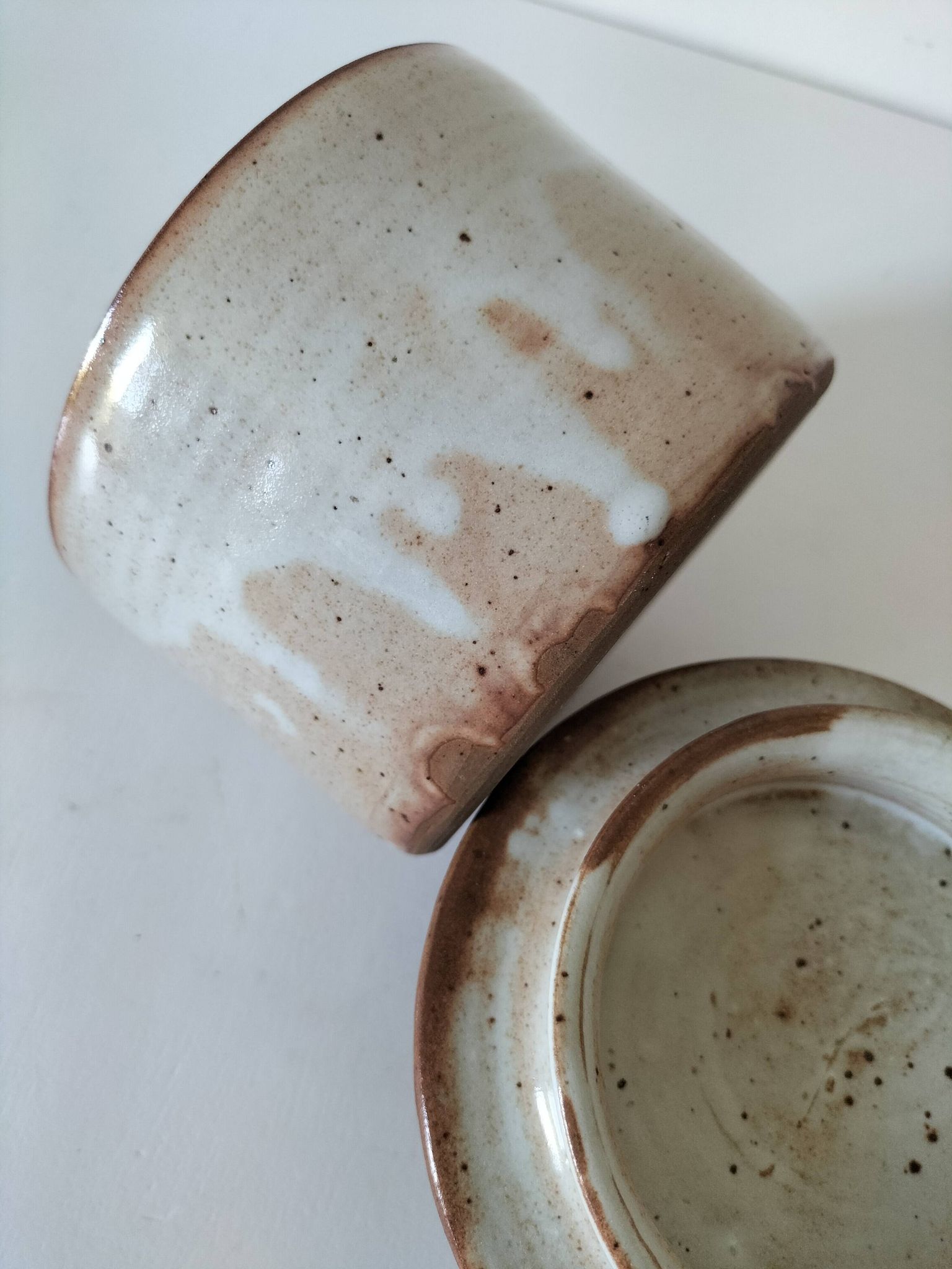 Beurrier à eau en grès artisanal