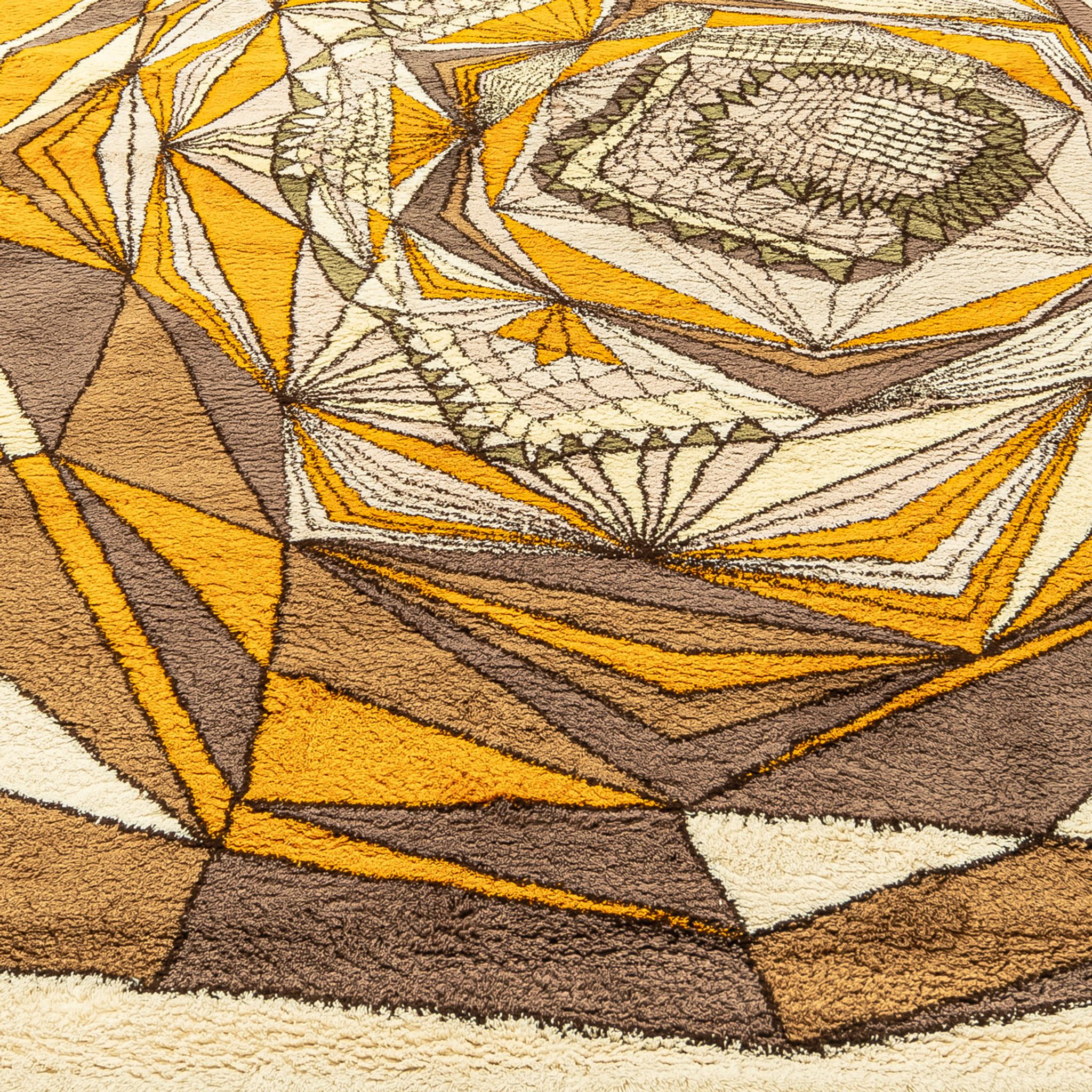 1970s carpet  340x252cm