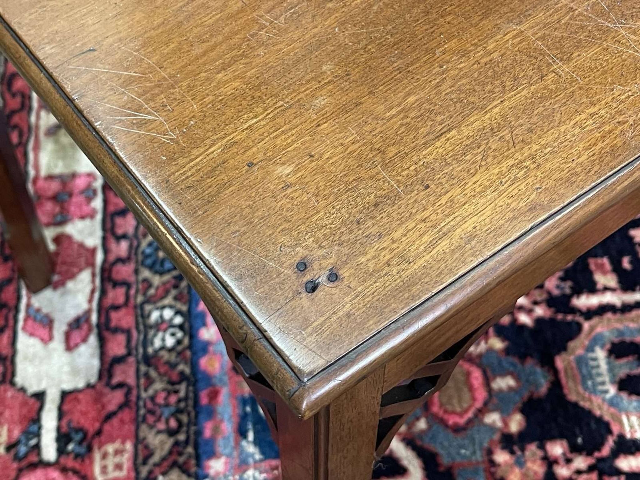 Table basse anglaise en acajou des années 1930