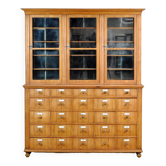 Armoire à Pharmacie En Chêne Et Pin, année 1889