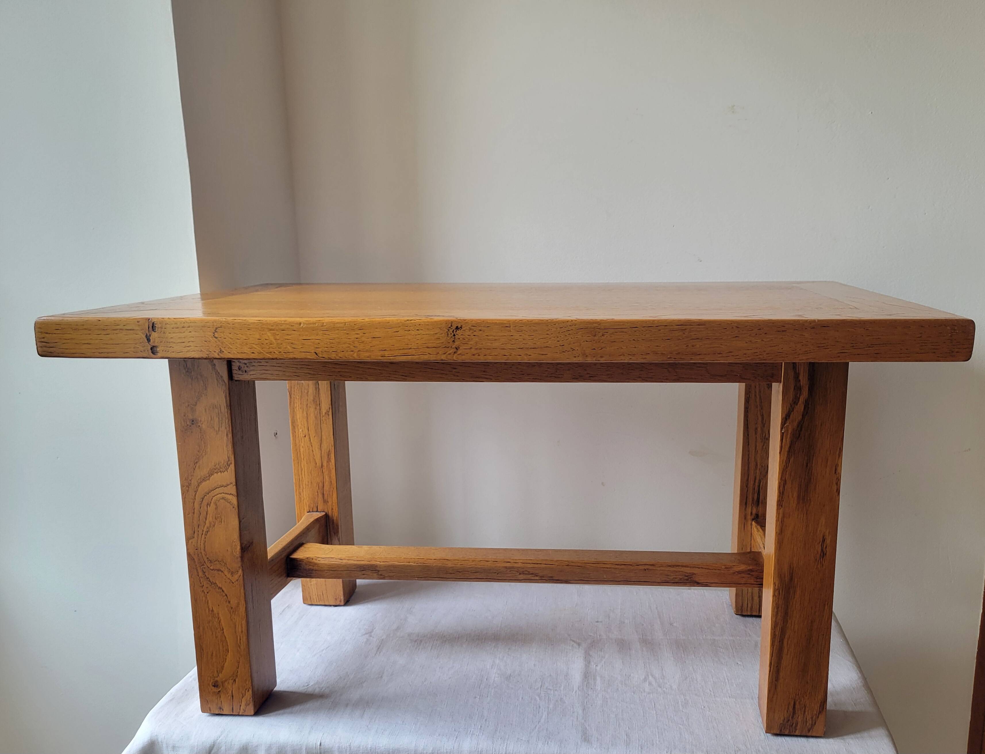 Table basse brutaliste en chêne clair