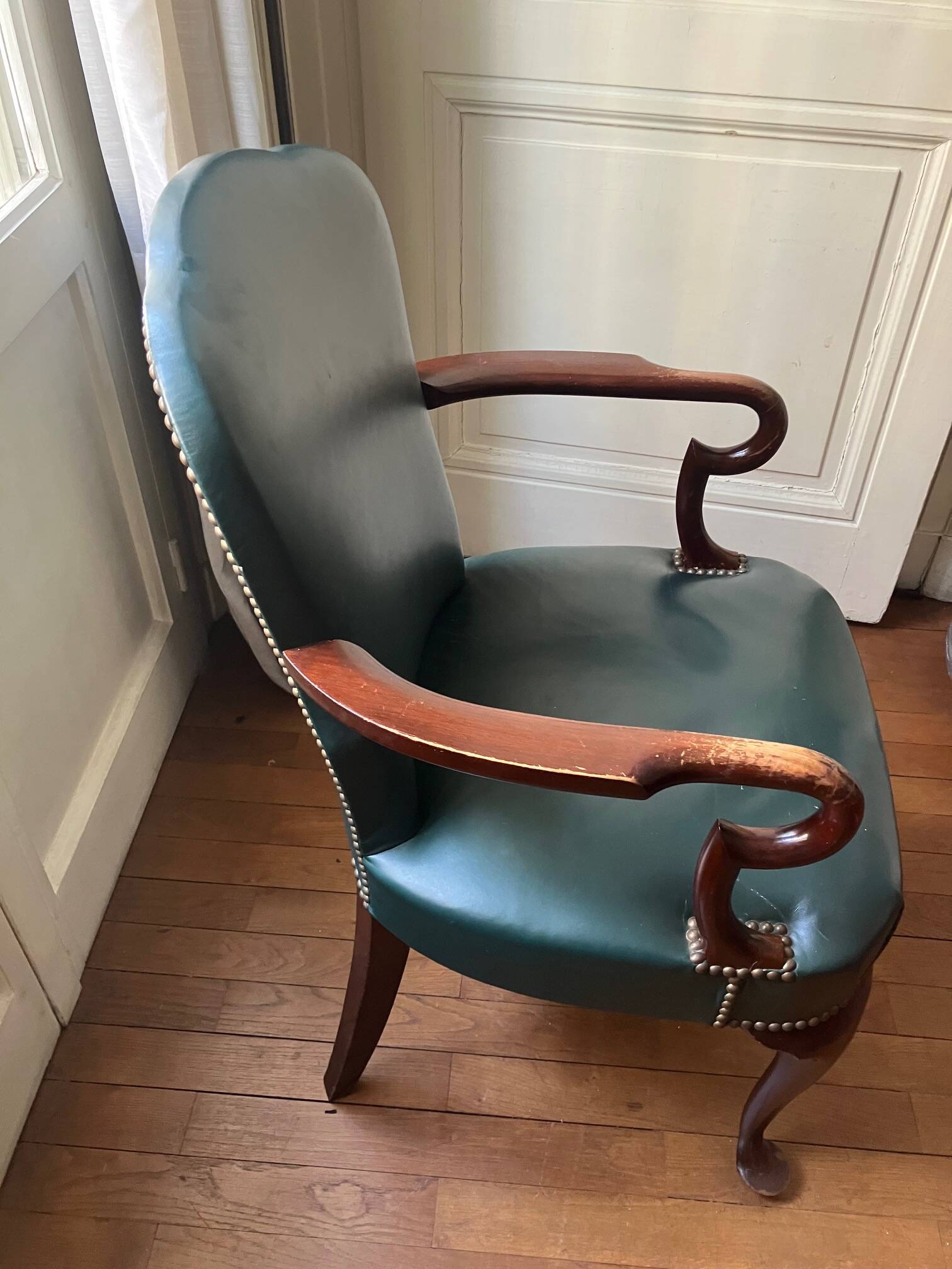 chaise assortie à un bureau