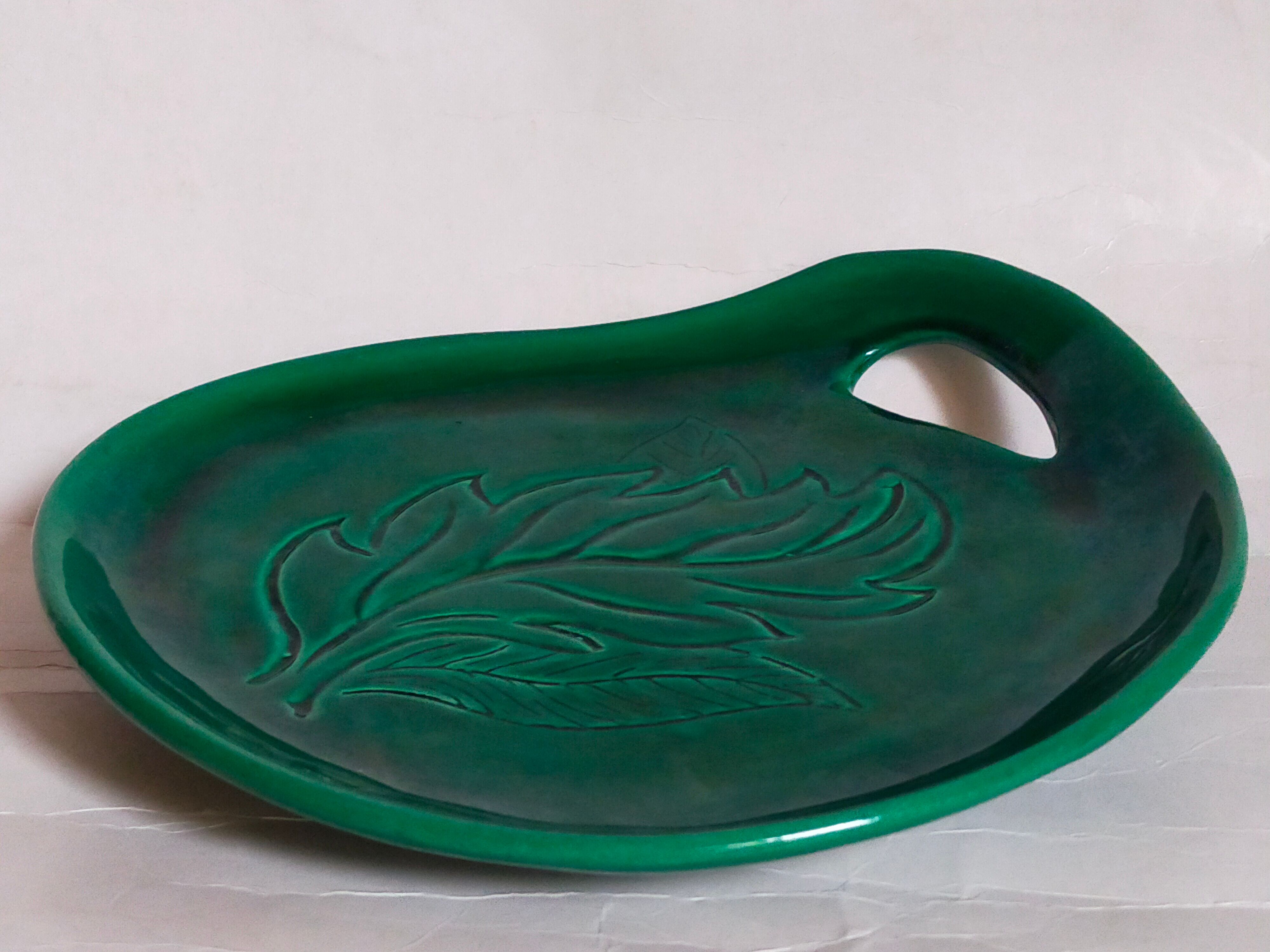 Free-form presentation dish Green Slurry 50s