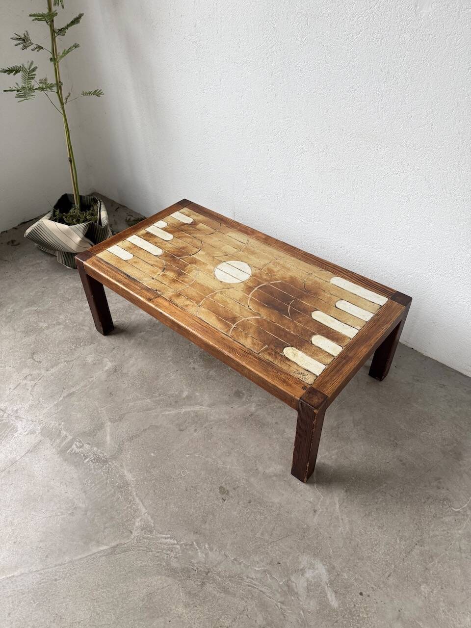 Dyem ceramic coffee table