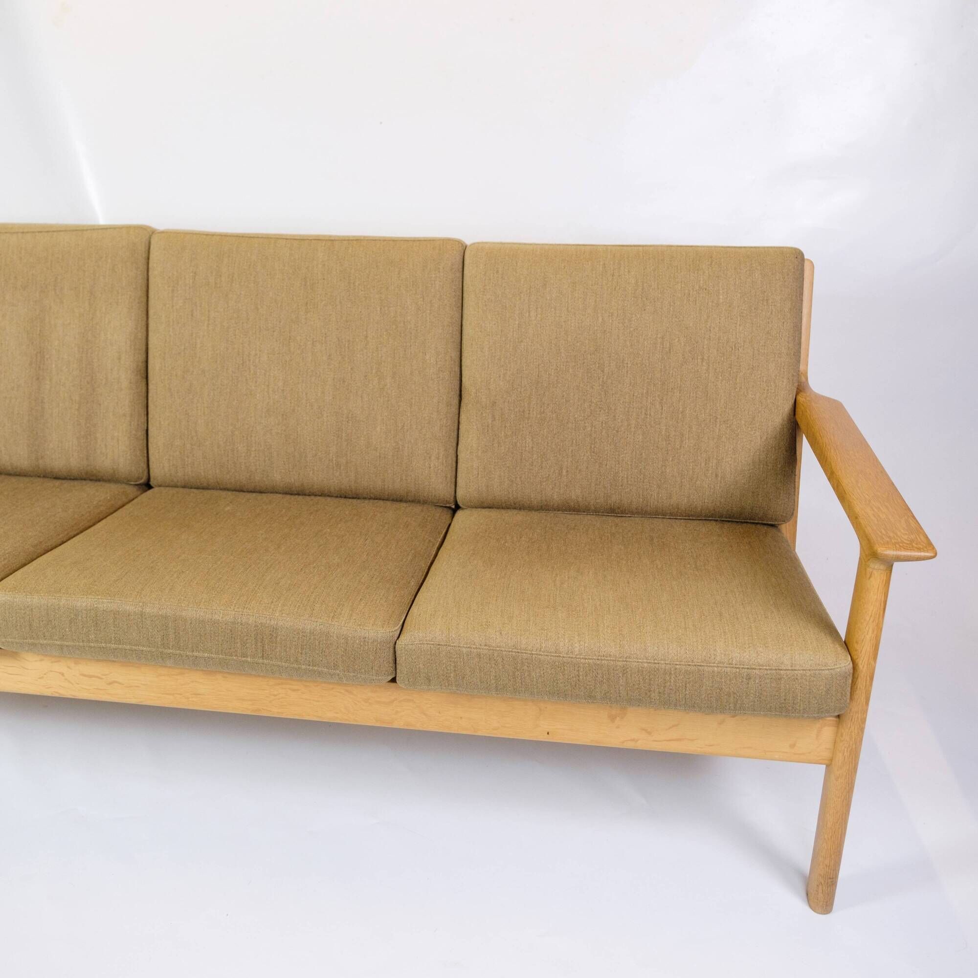 3-Person Sofa Model GE265/3 Made In Oak By Hans J. Wegner For Getama From 1960s