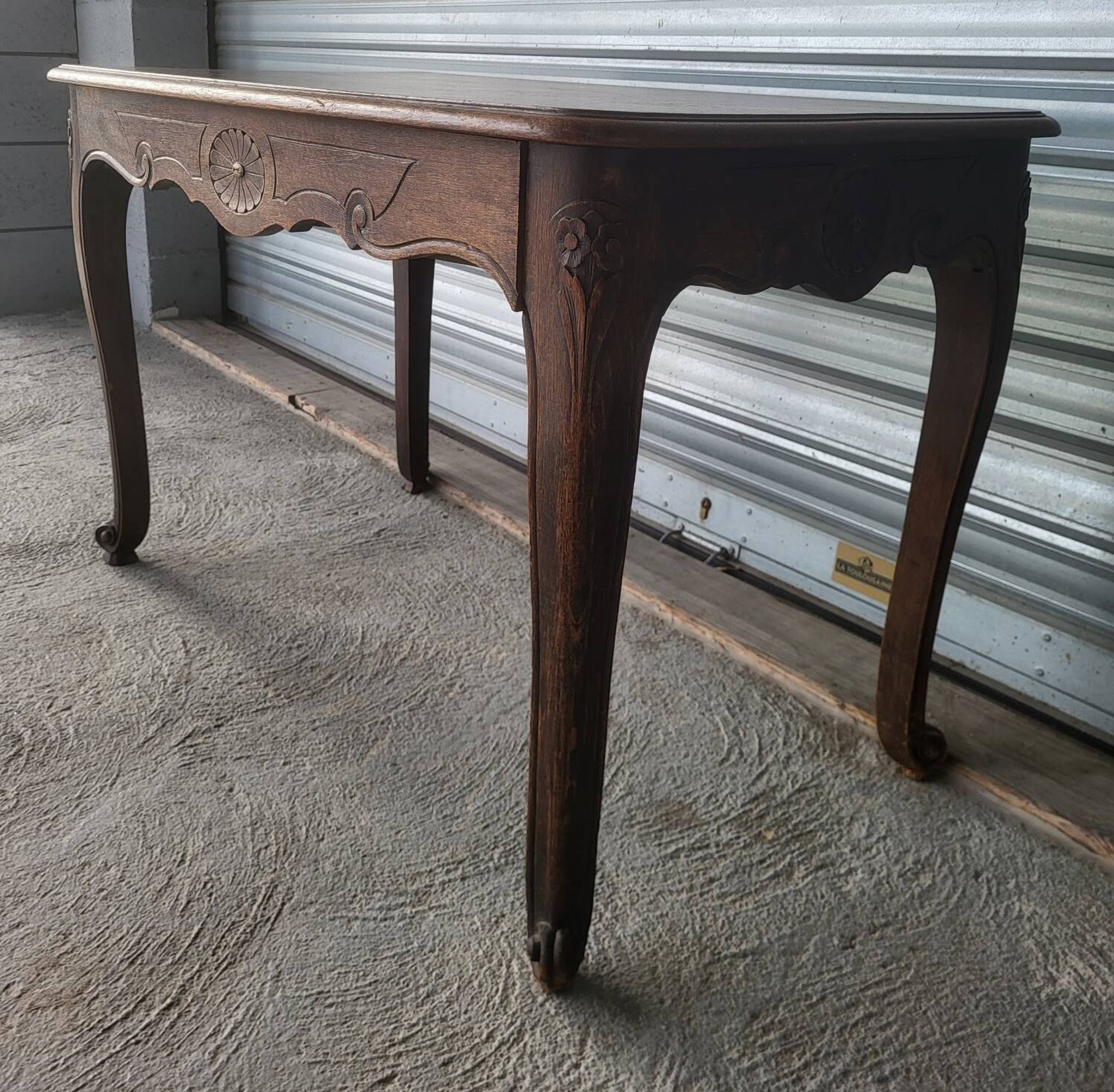 Bureau dit "bureau de dame" / table style Louis XV en bois  massif
