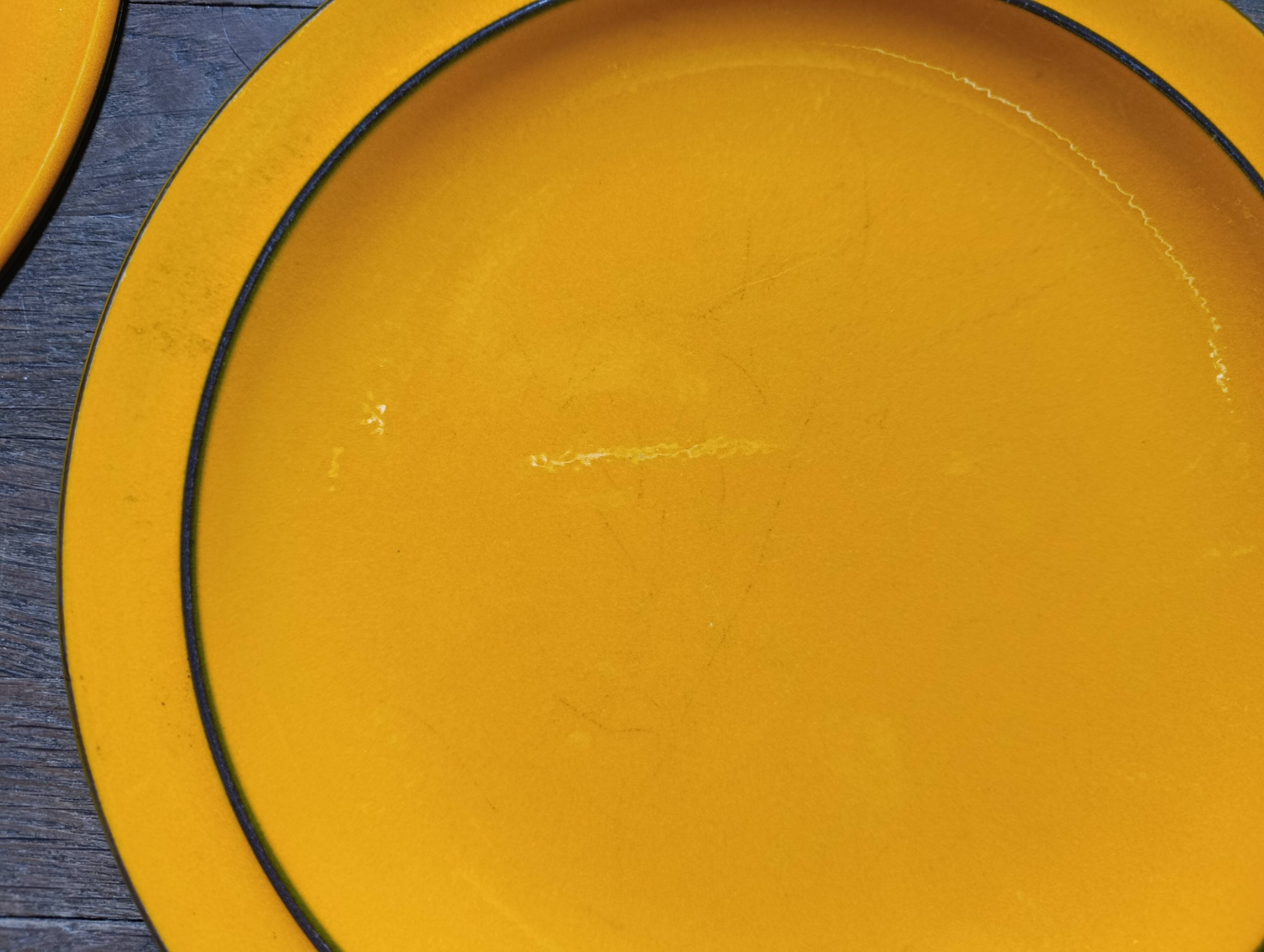 Set of three flat plates in glazed ceramic Thomas Germany from the years.