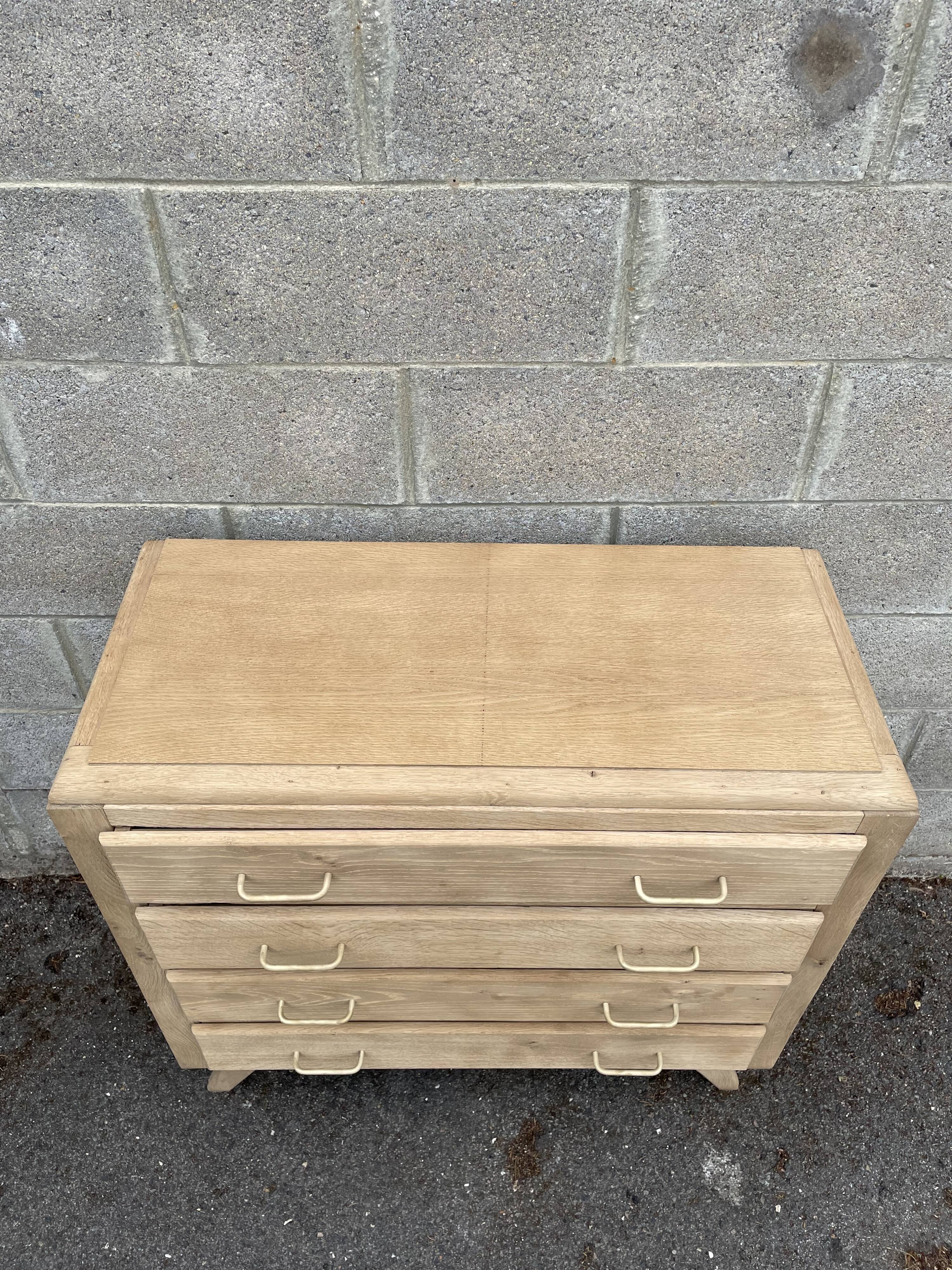 Commode vintage à 4 tiroirs aérogommée