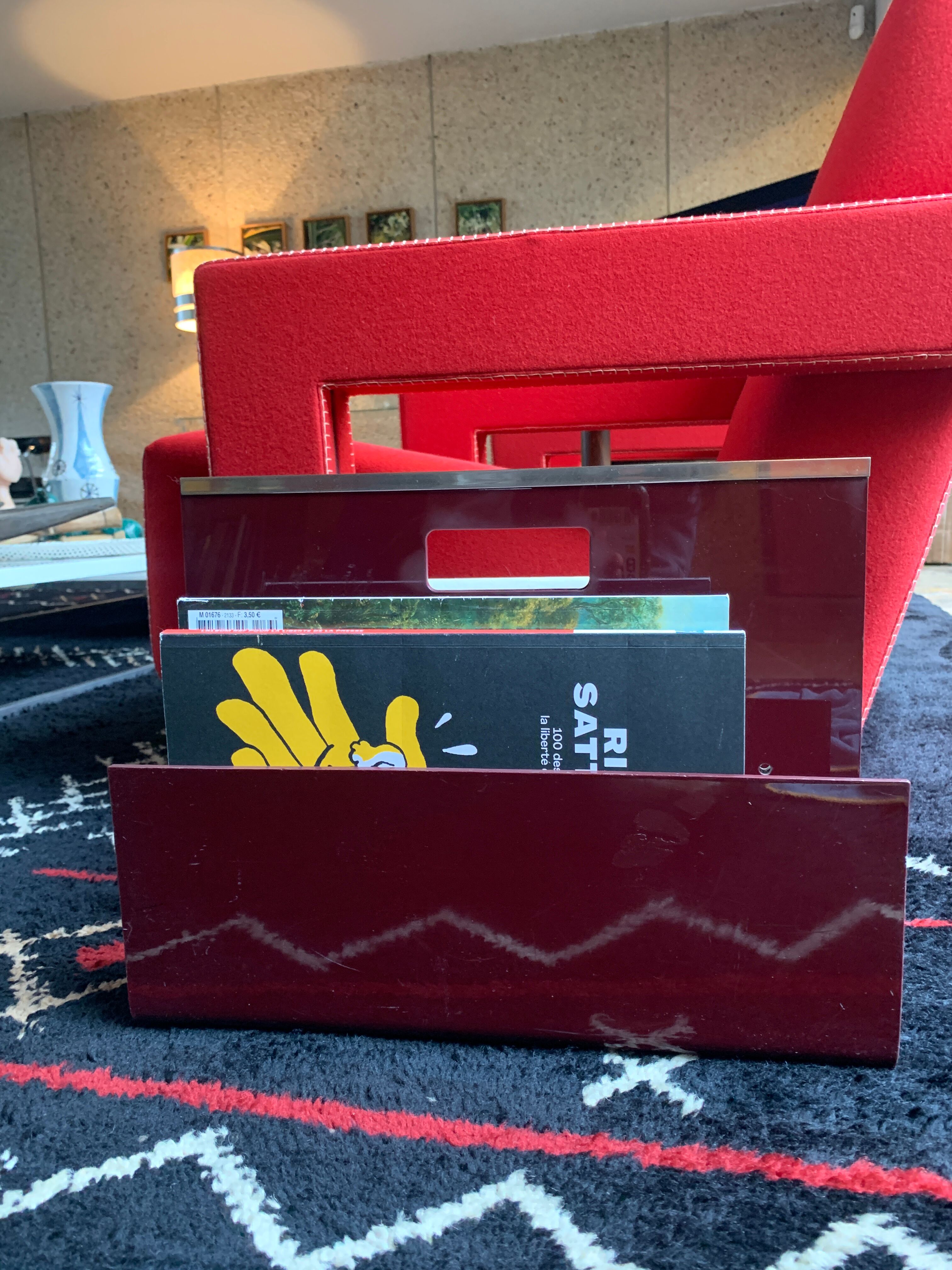 Magazine holder 70s plexiglass burgundy