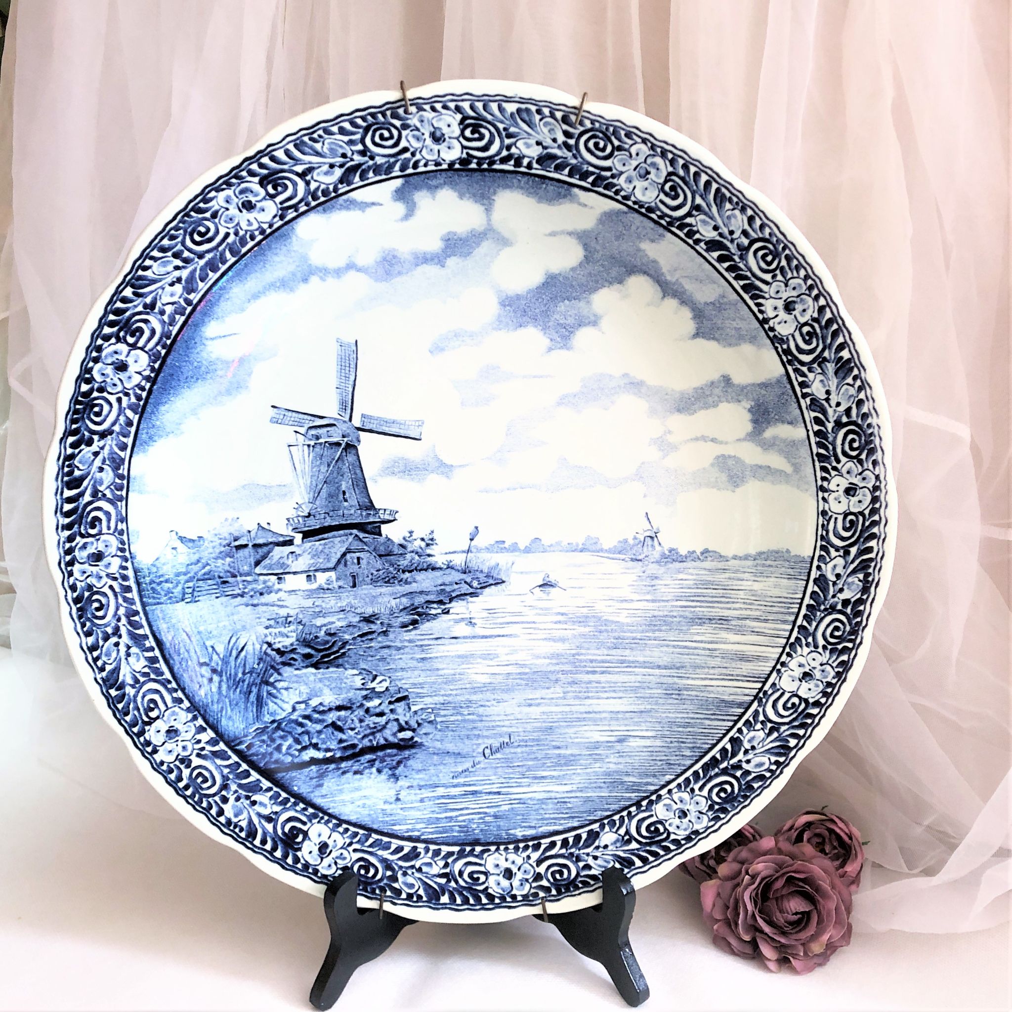 Hollow dish and wall hanger earthenware M.R.L Boch Delft's 39.5 cm