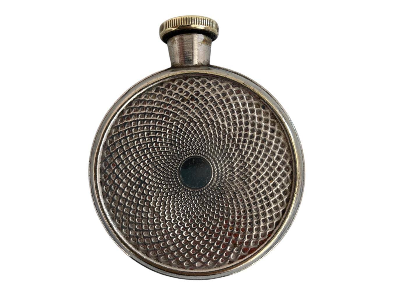 Art Deco flask in silver-plated metal, spiral guilloché decoration, DR marking